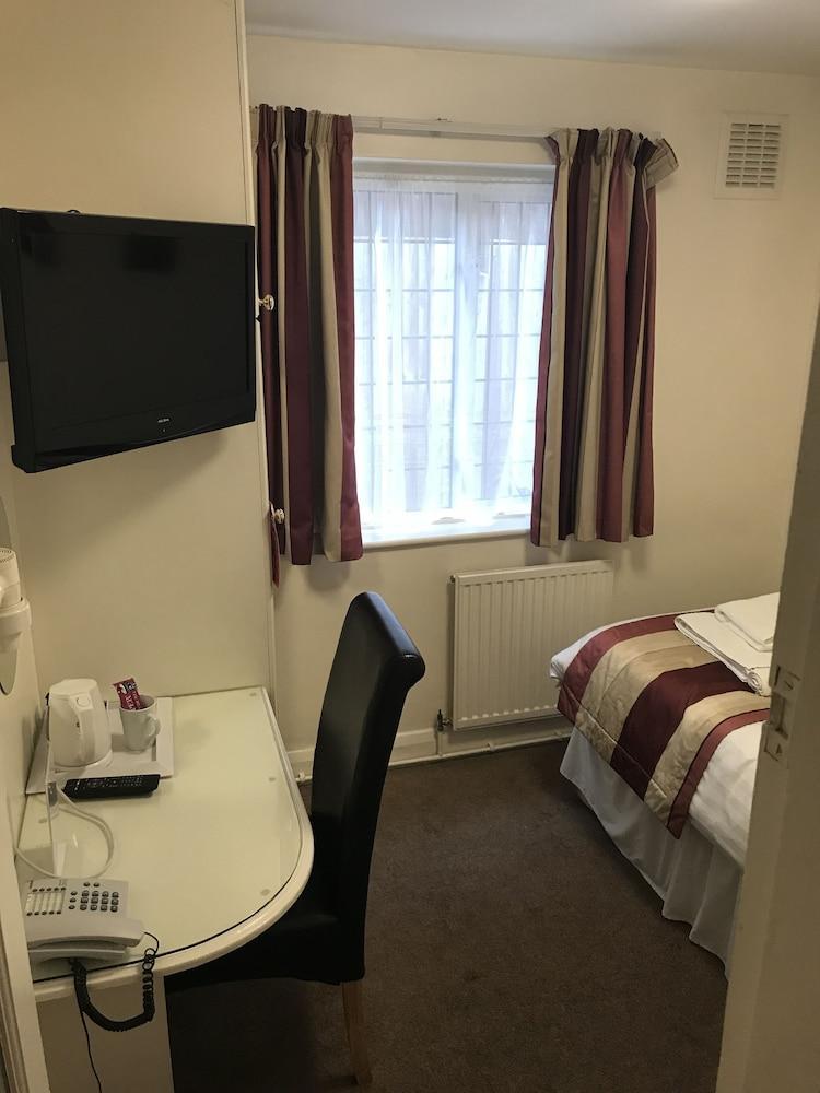 Single Room with Shared Bathroom