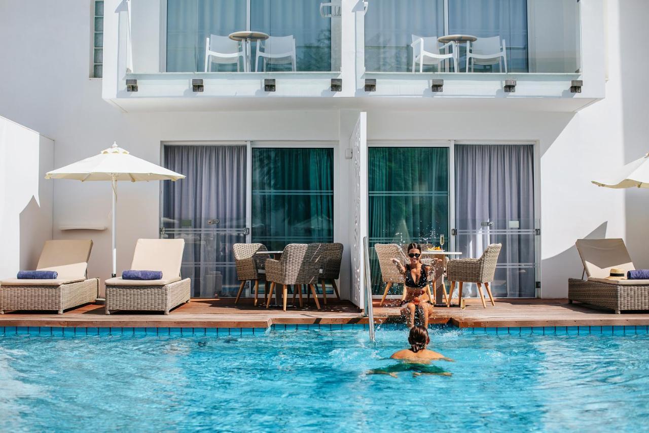 Swim-up-Zimmer mit Doppelbett oder 2 Einzelbetten