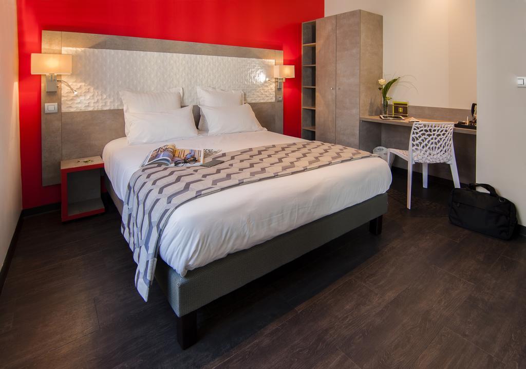 Habitación Doble Superior con cama grande y ducha