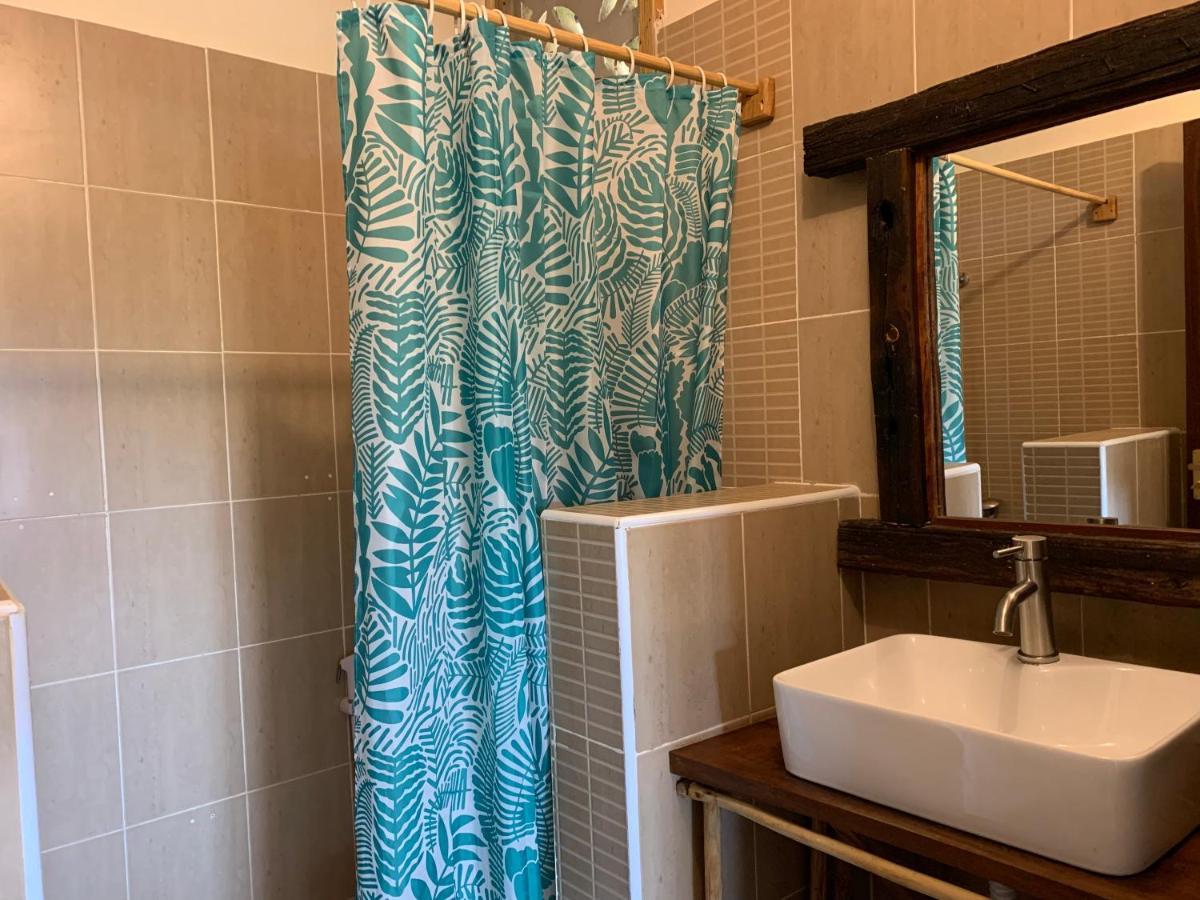 Chambre Lit King-Size - Vue sur Piscine