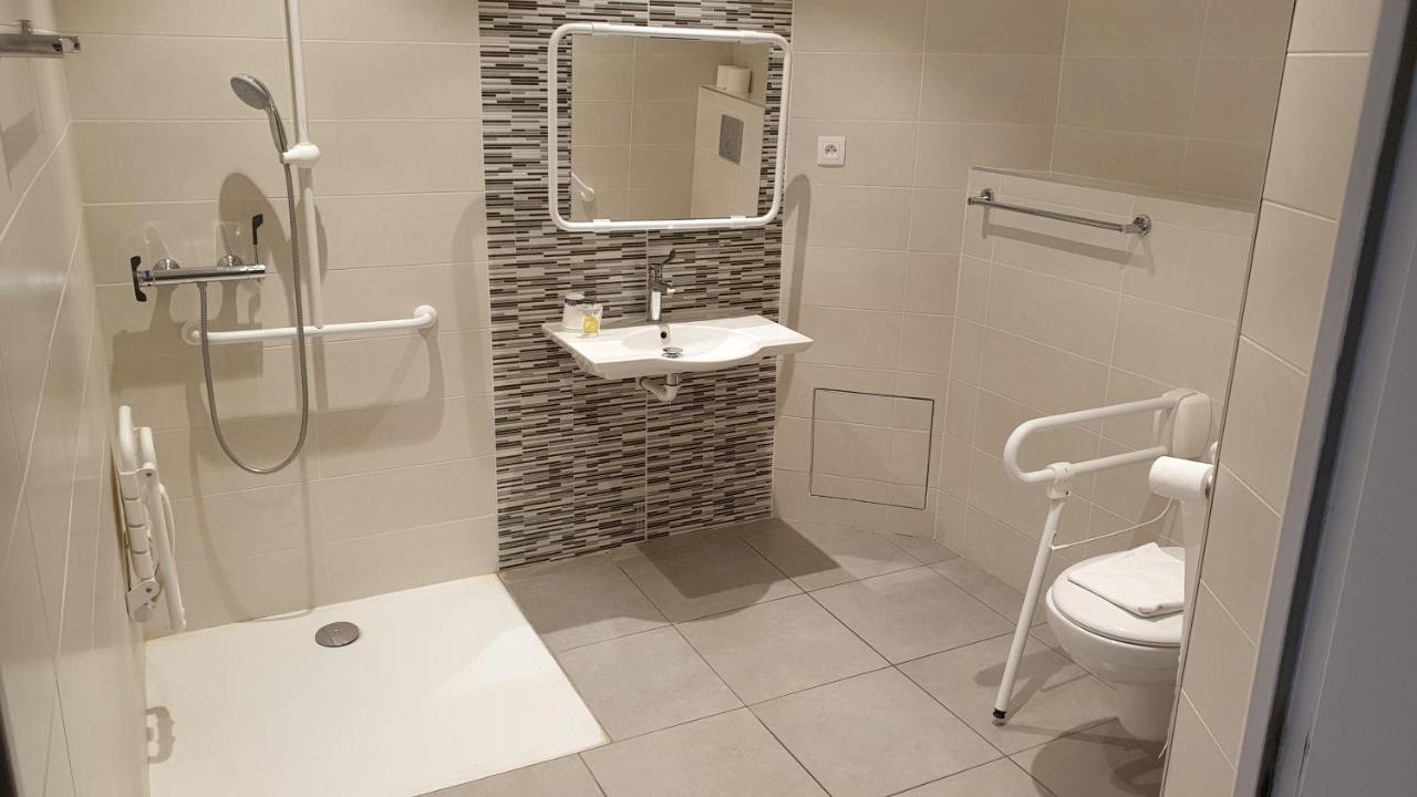 Chambre Triple - Accessible aux Personnes à Mobilité Réduite