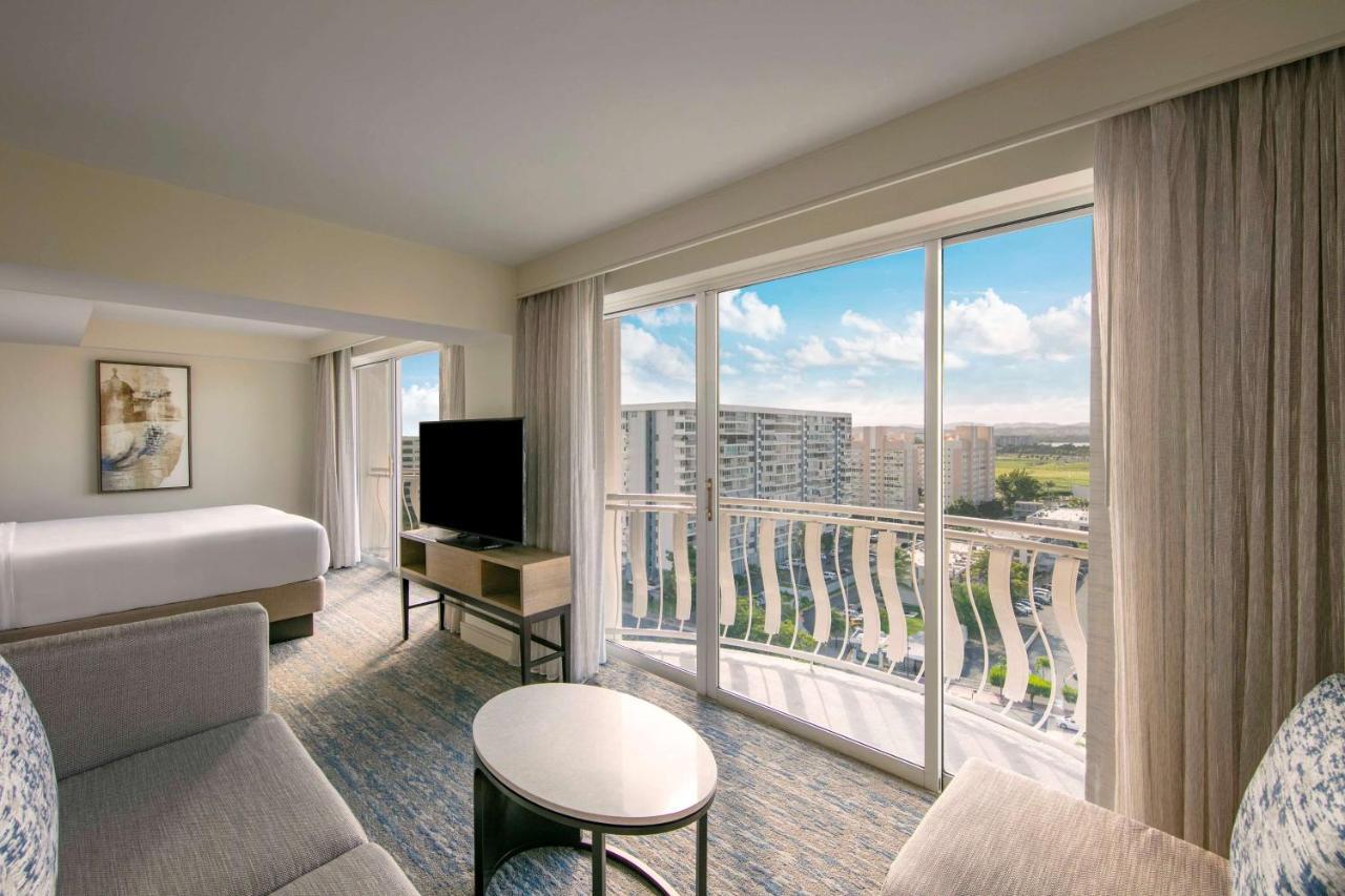 Suite Junior con cama extragrande y vistas a la ciudad