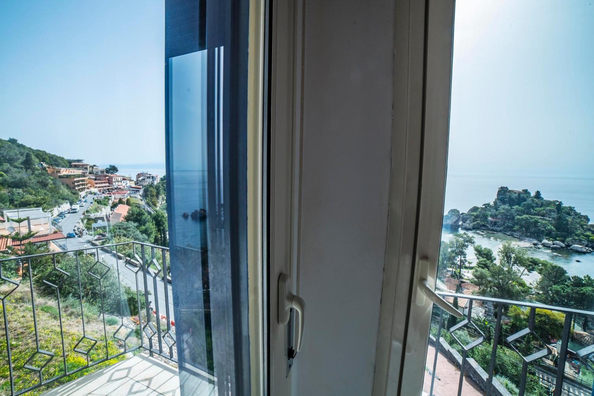 Dreibettzimmer mit Meerblick