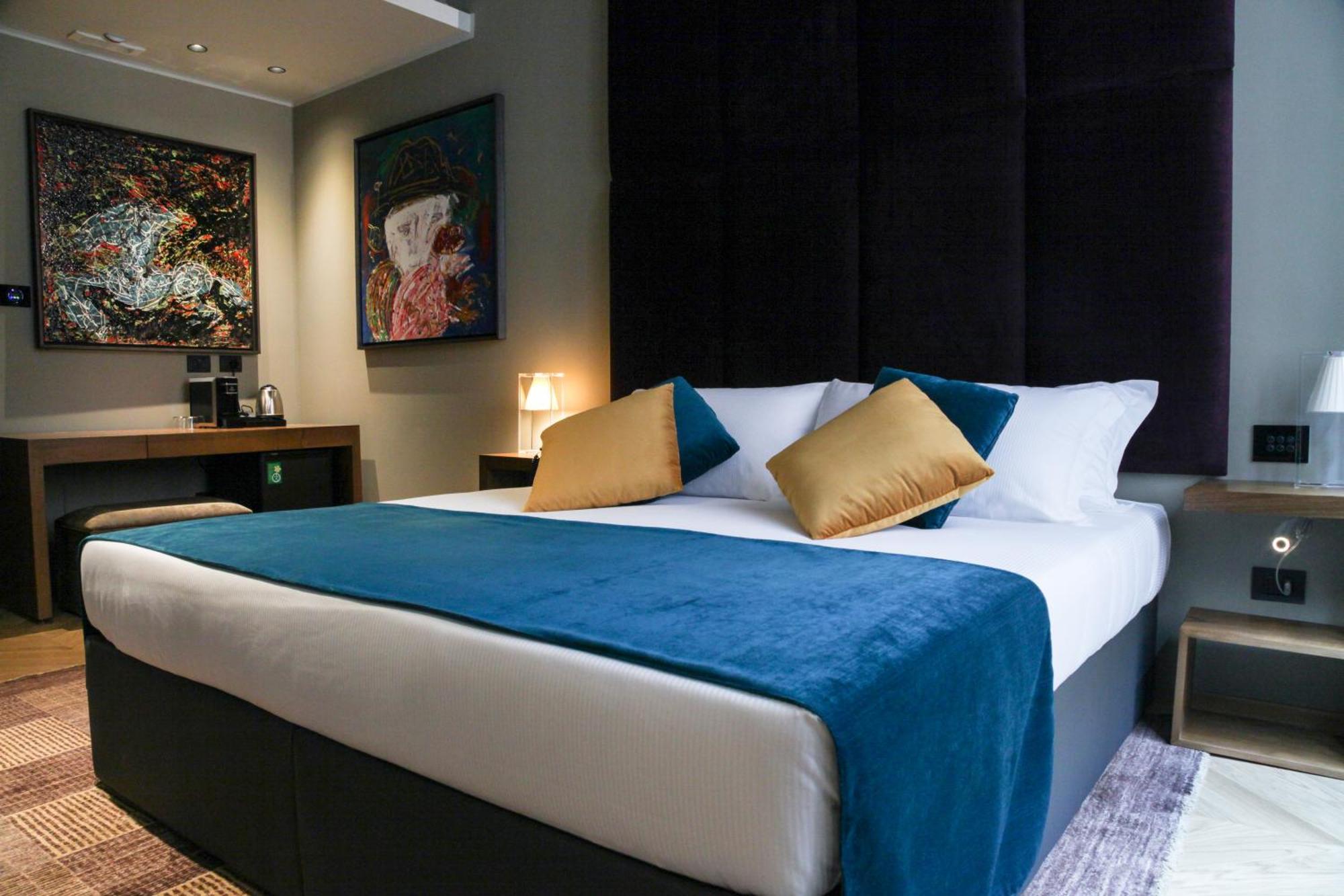 Two Connecting Double Rooms,662522316:JPEG