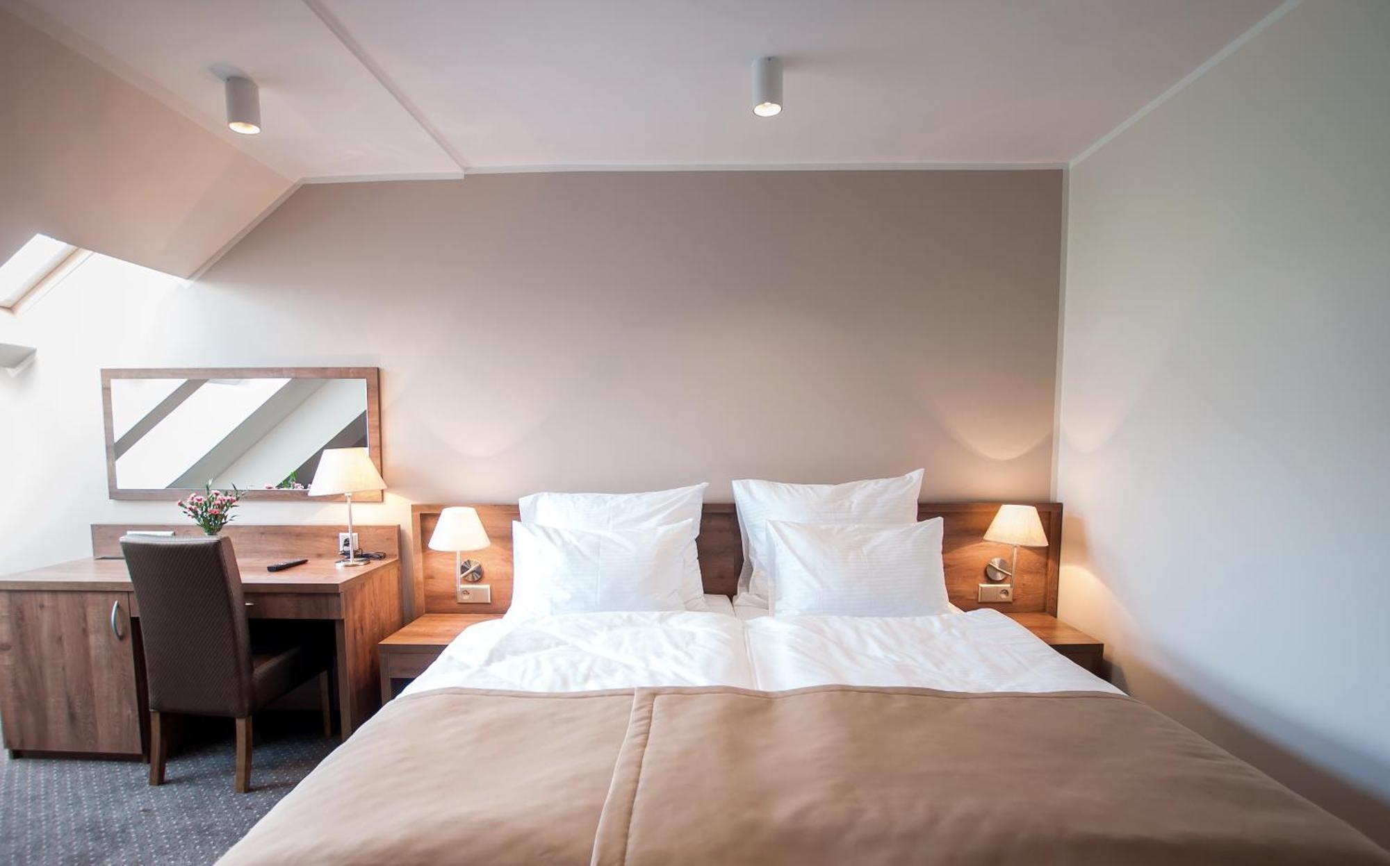 Double or Twin Room,1219498300:JPEG