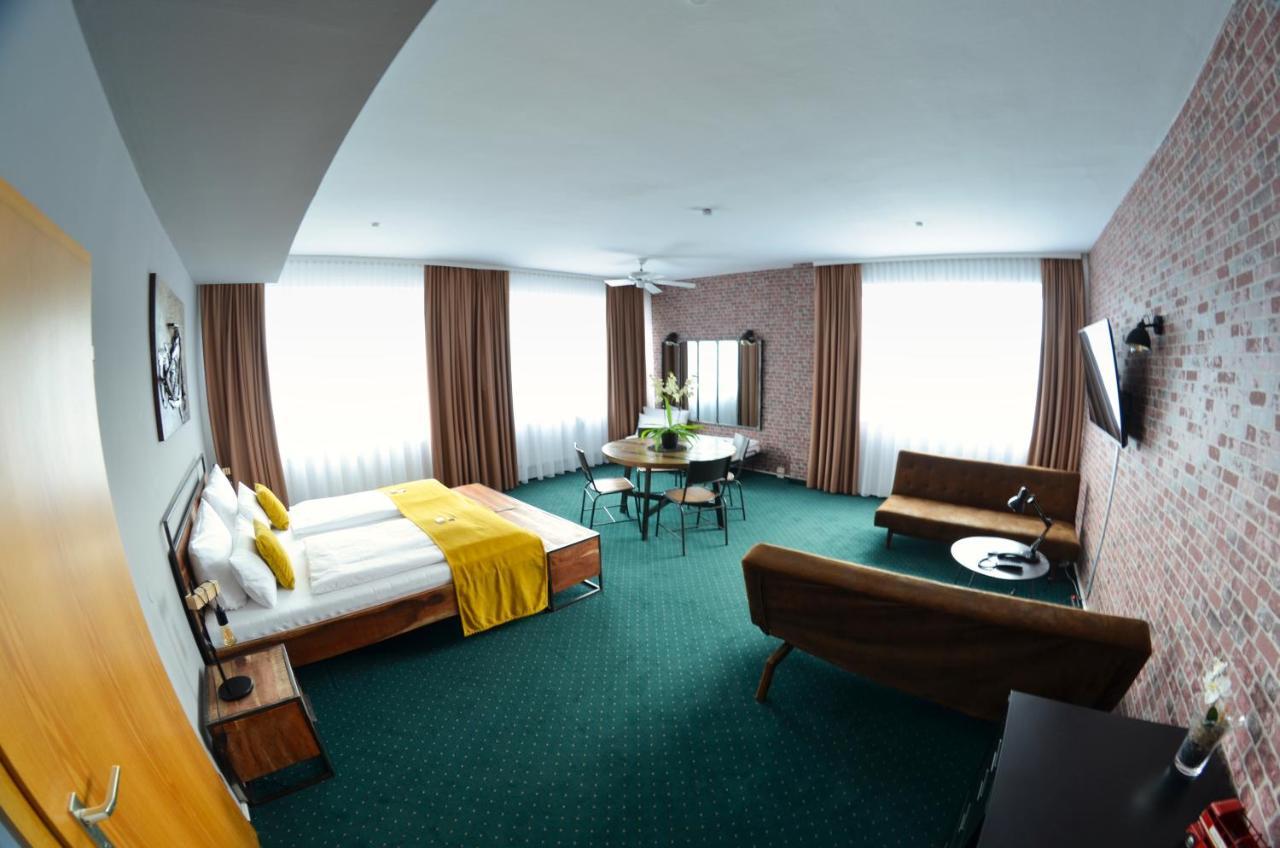 Family Room,1225735139:JPEG