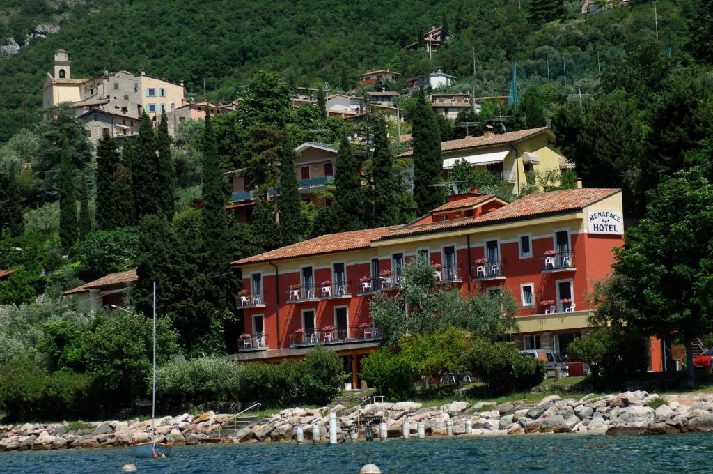 Doppelzimmer mit Balkon und Seeblick