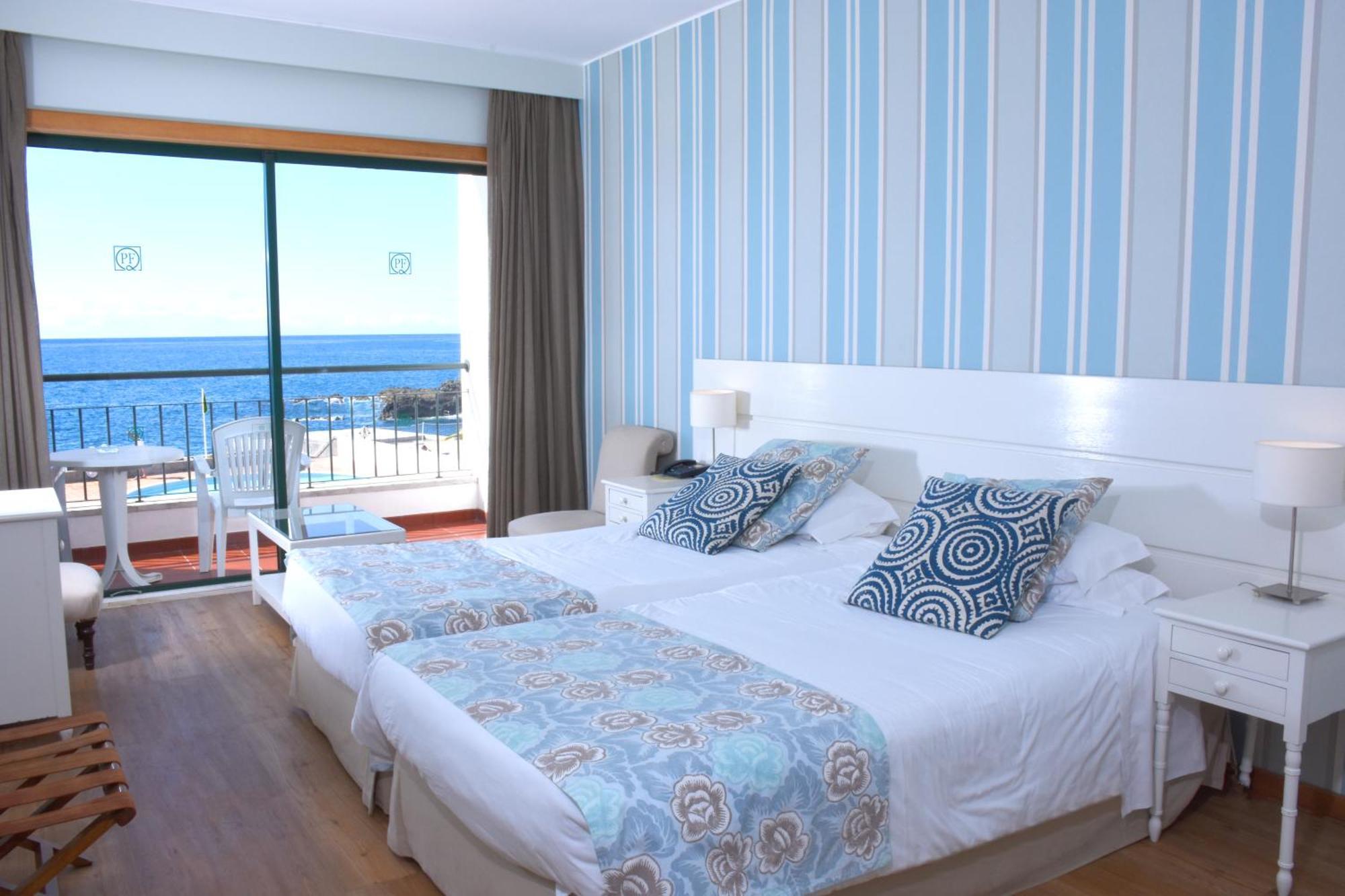Quarto com Cama de Casal ou 2 Camas de Solteiro e Vista do Mar