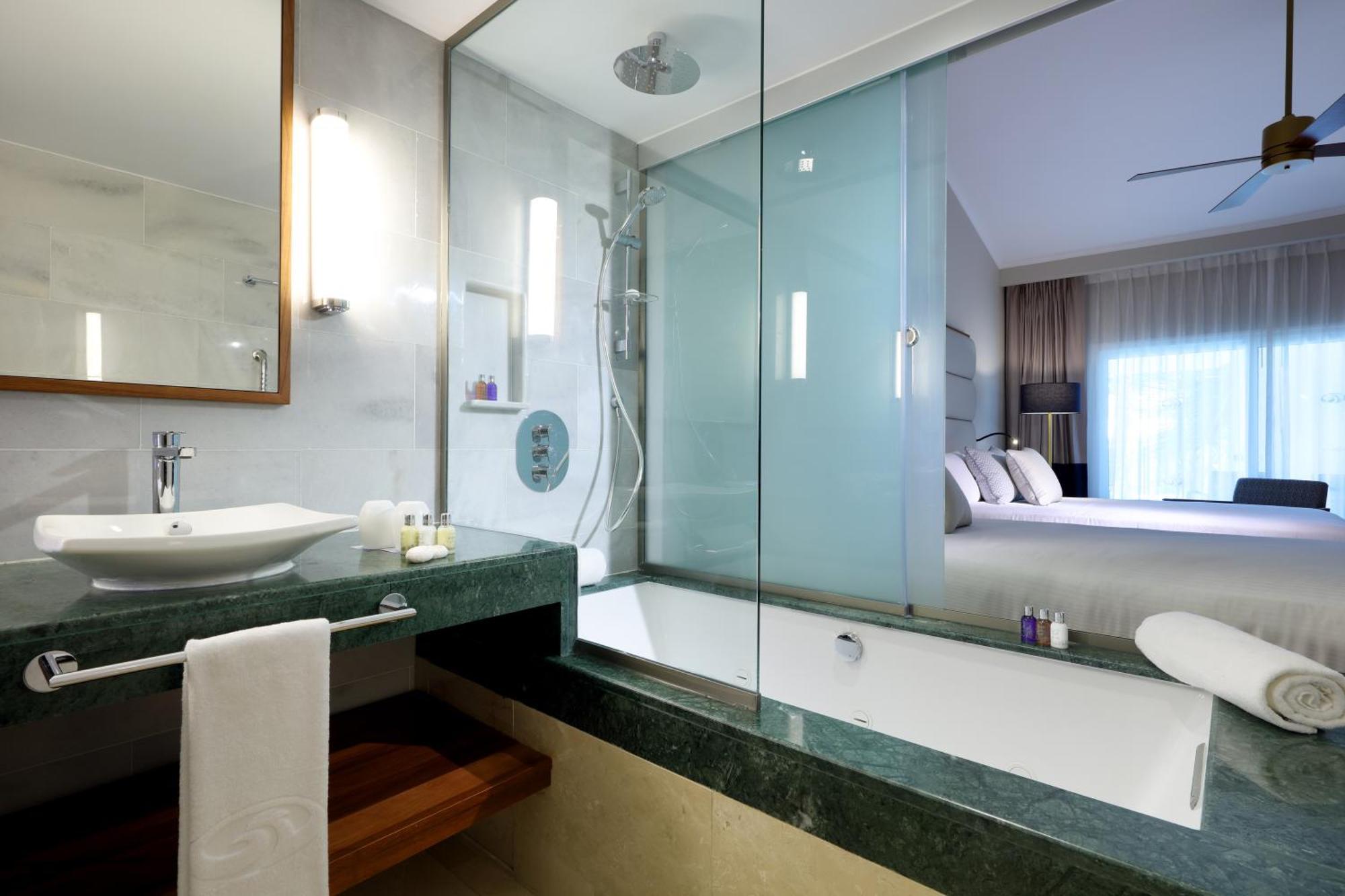 Deluxe a Bordo Piscina