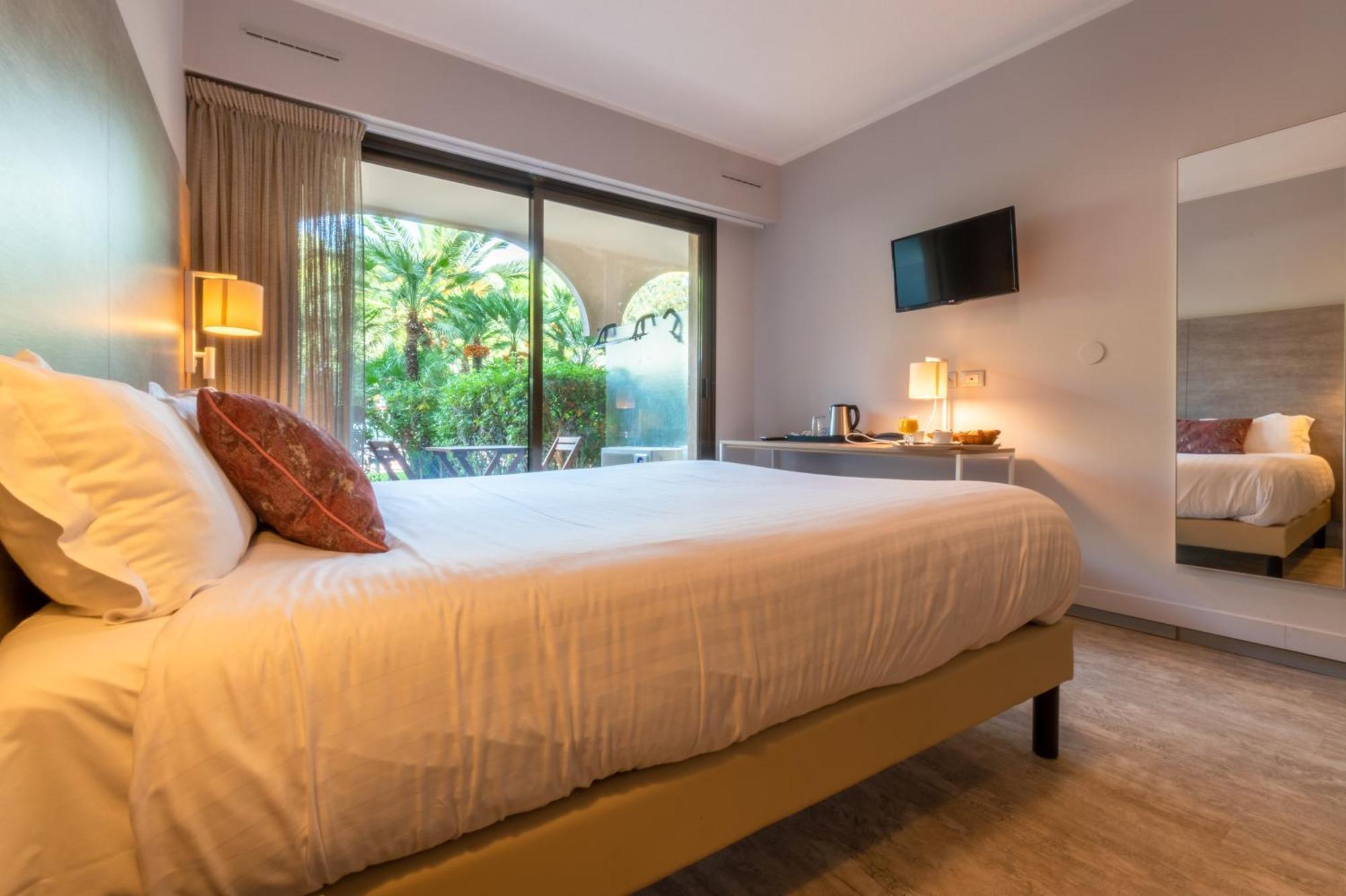 Double Room with little private garden