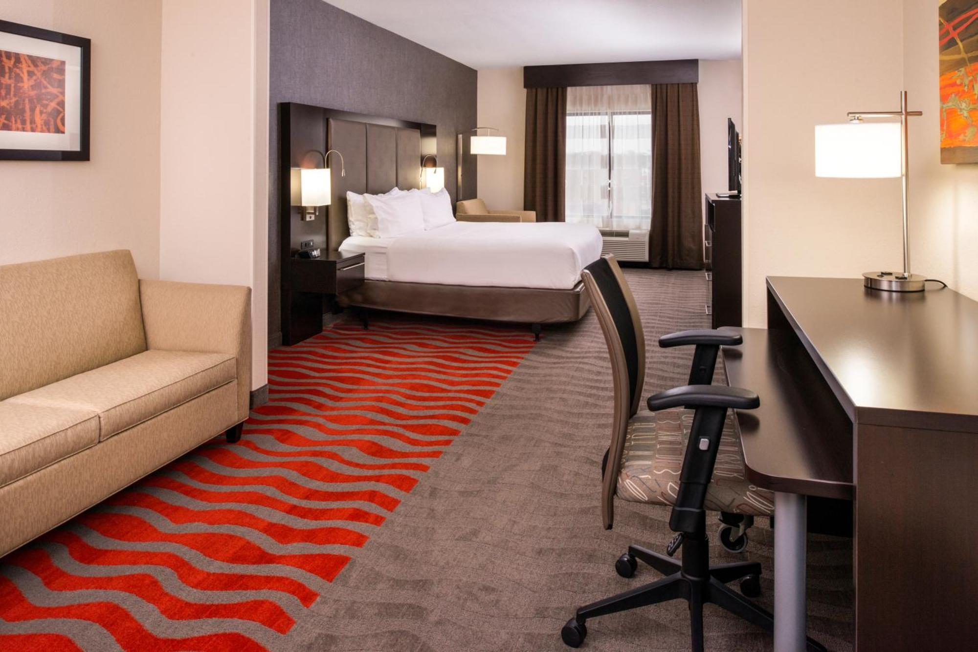 King Suite - Hearing Accessible/Non-Smoking