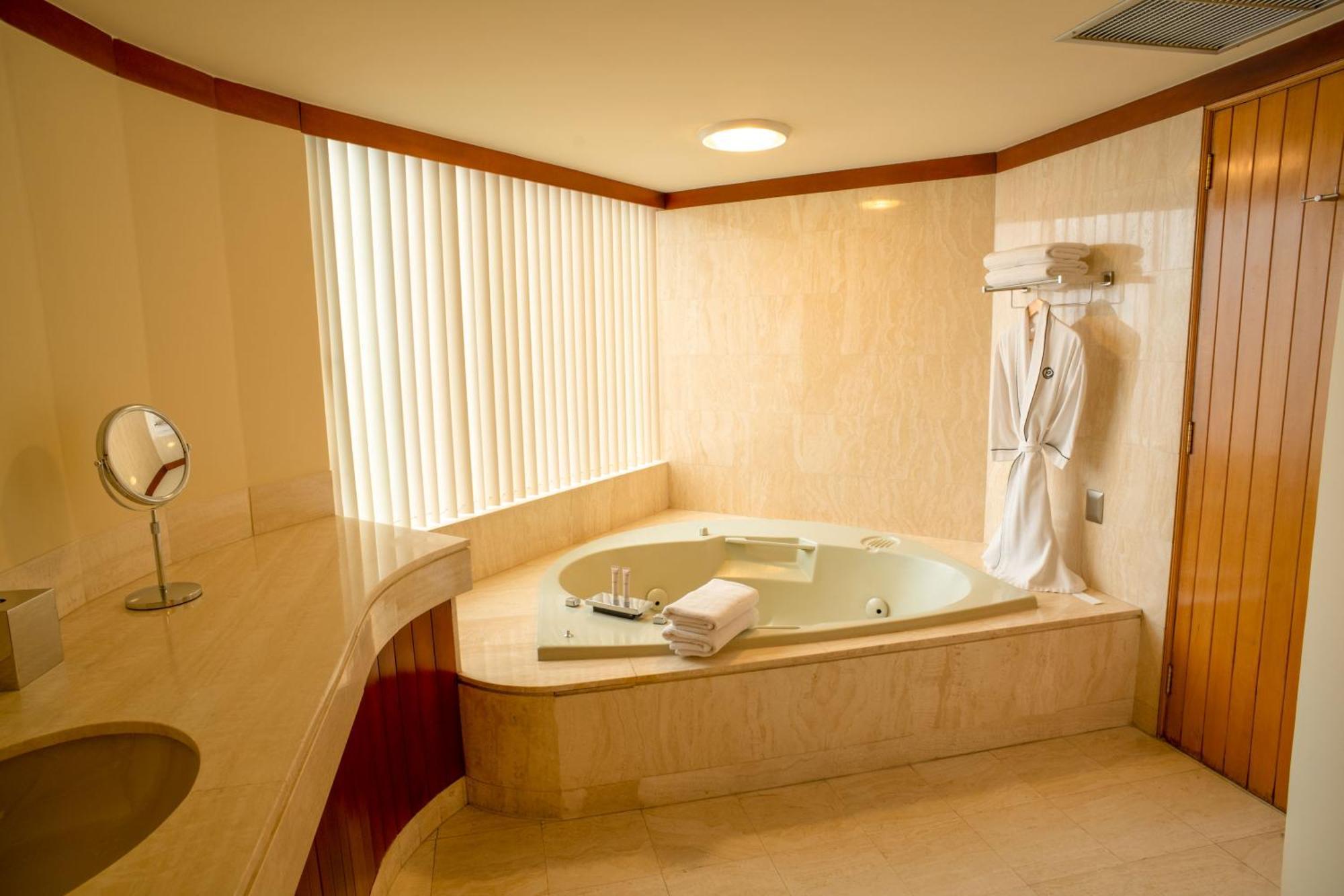 Premium King Room,1441815562:JPEG