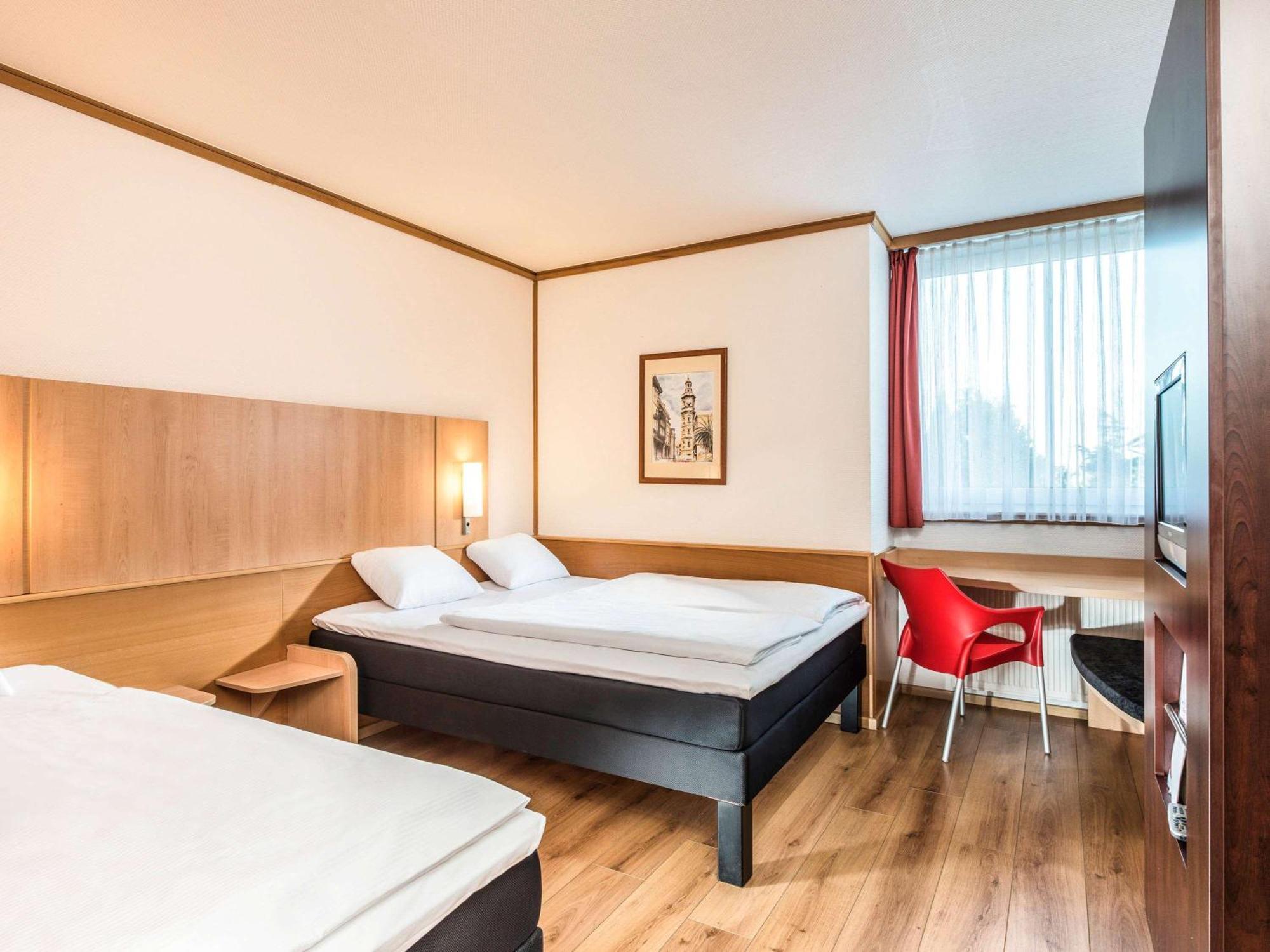 Standard Room with One Double Bed and One Single Bed