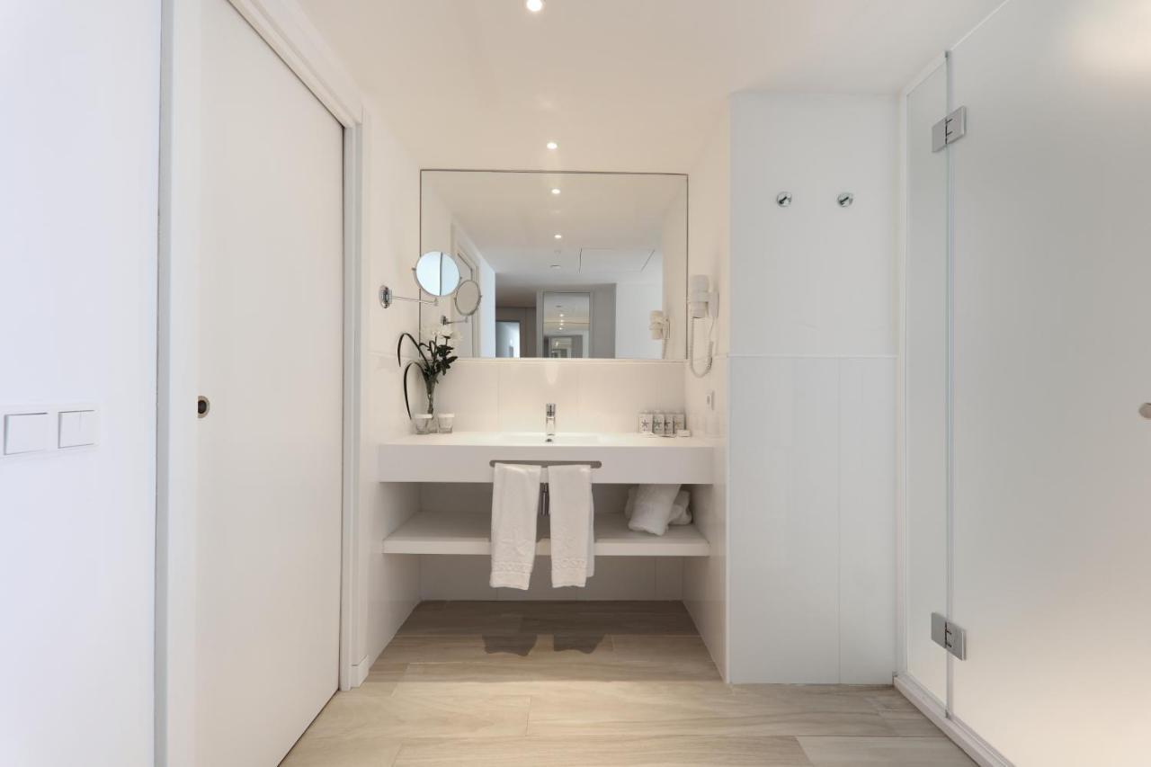 Habitación Doble Premium con terraza y vistas a la piscina