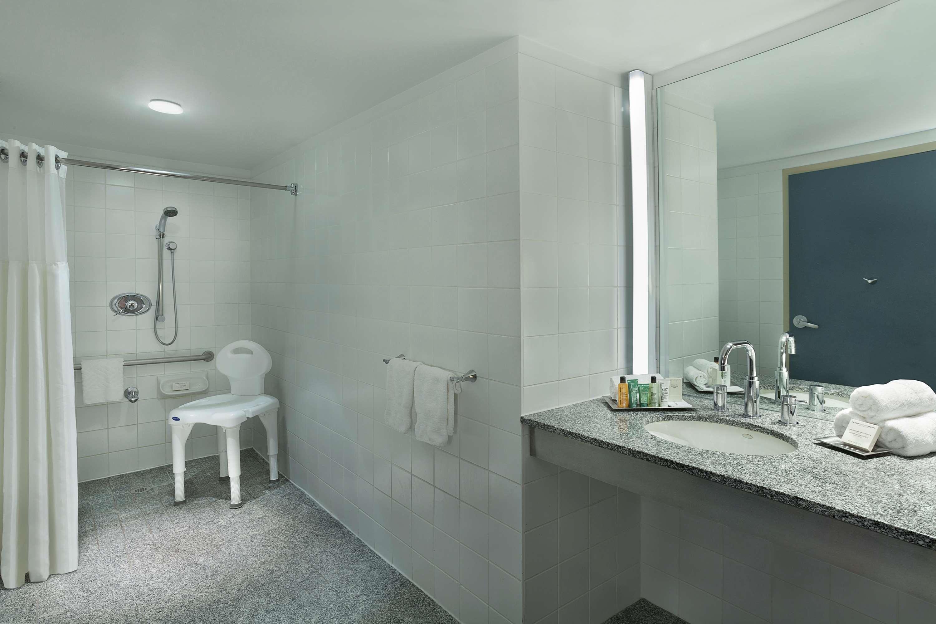 Suite Lit King-Size - Accessible aux Personnes à Mobilité Réduite - Non-Fumeurs