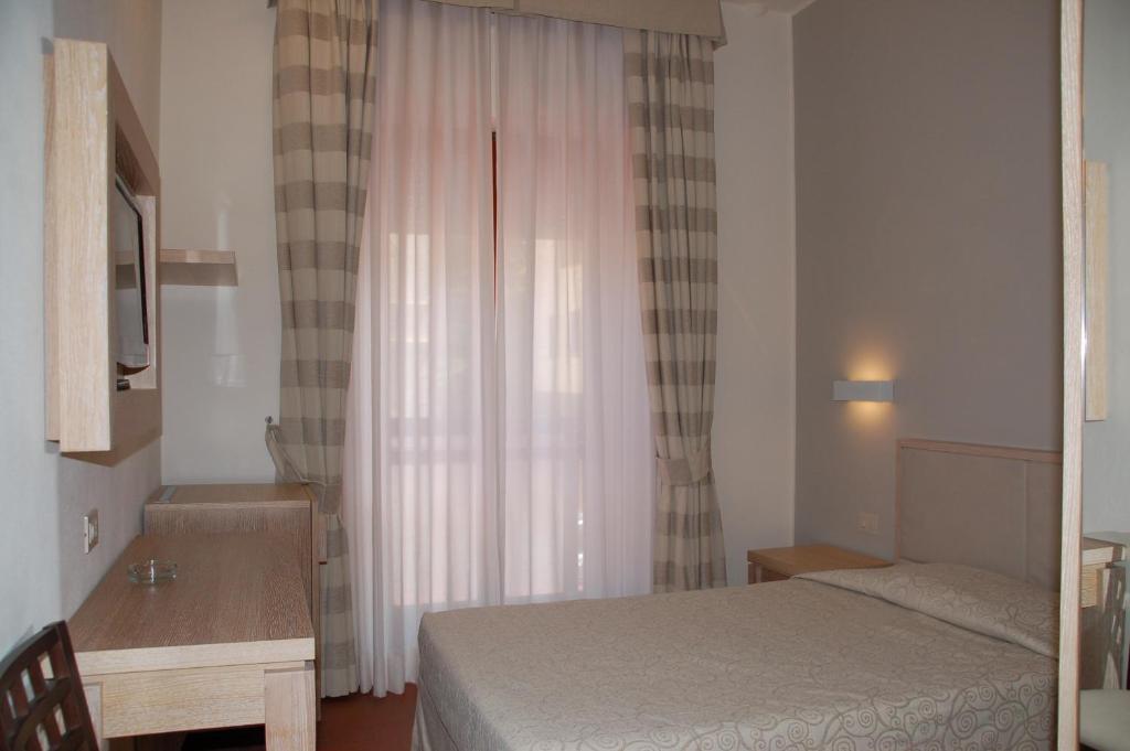 Familienzimmer (2 Erwachsene + 2 Kinder) mit Balkon und Meerblick