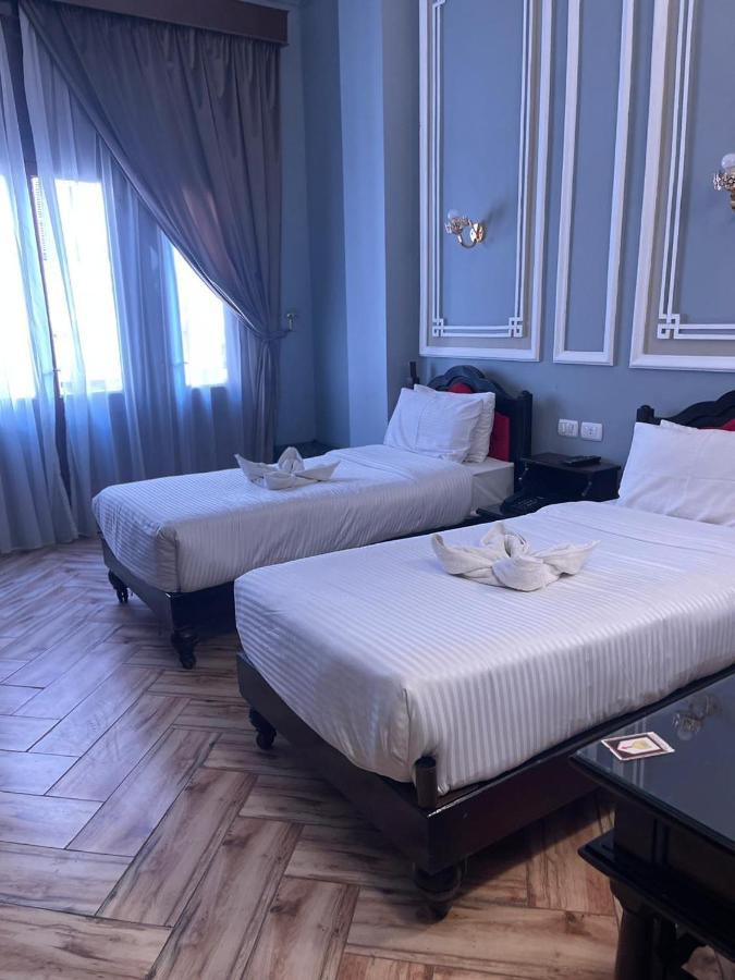 Deluxe Room (2 Adults + 1 Child)