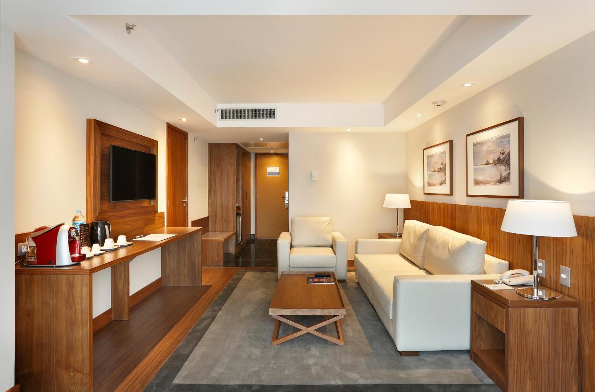 Junior Suite,704271940:JPEG