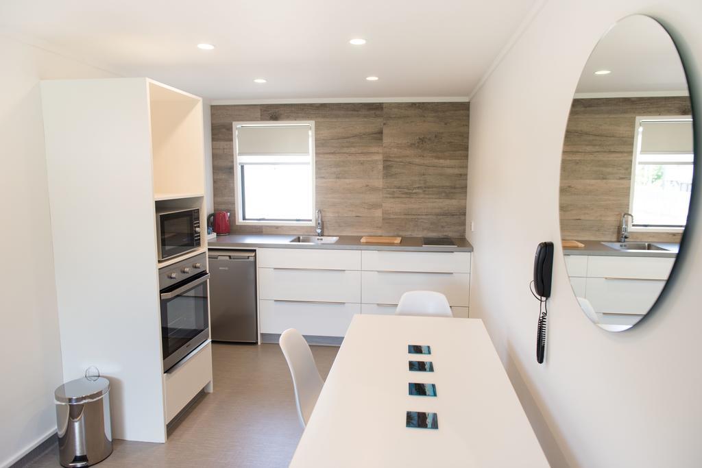 Two-Bedroom Apartment with King Bed and Twin Beds