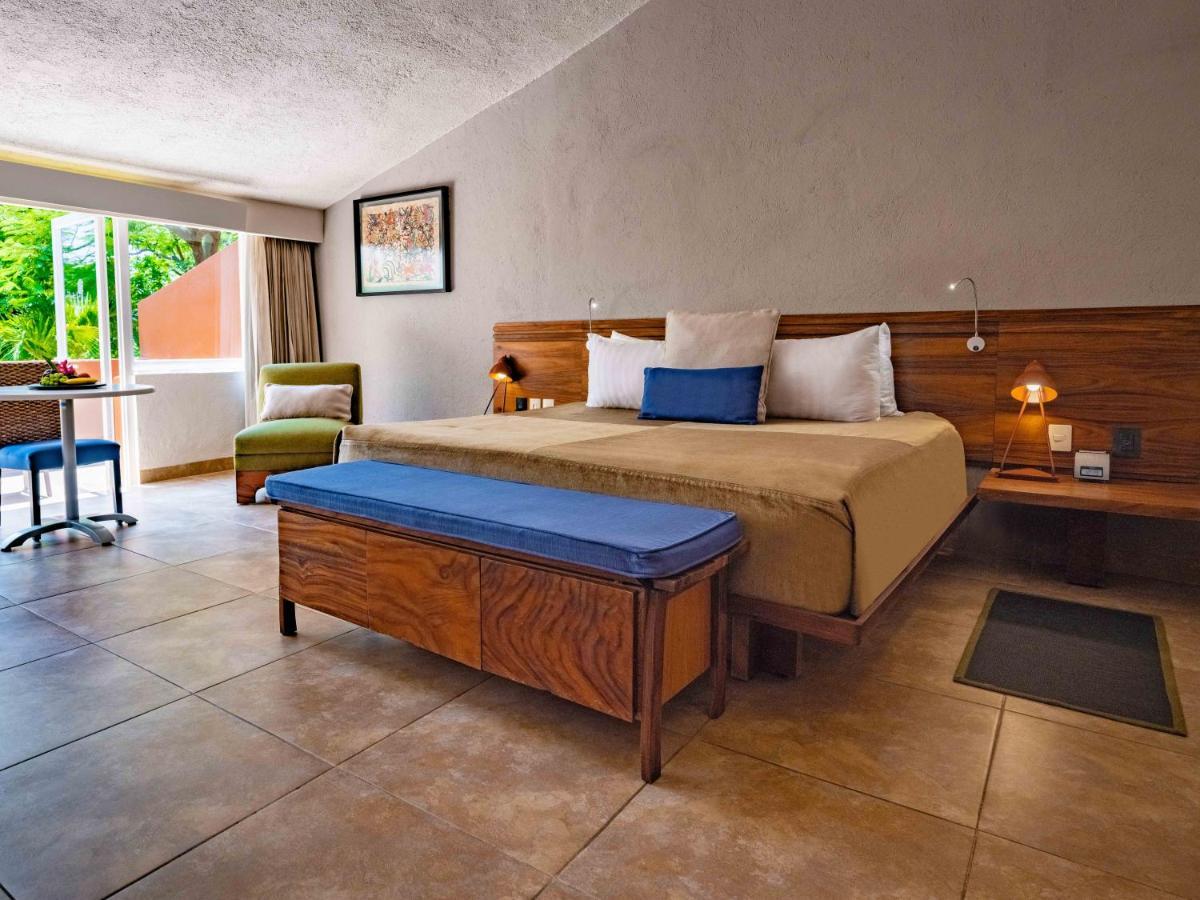 Deluxe Superior One King Bed