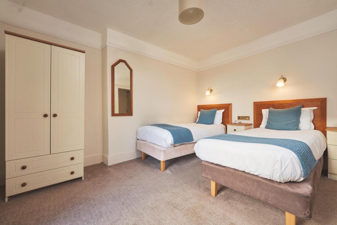 Twin Room,1498732423:JPEG