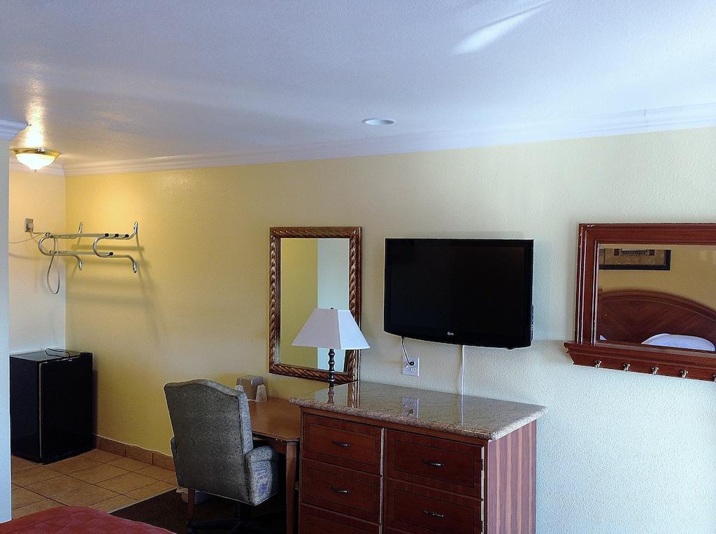 King Room - Non-Smoking,237473185:JPEG