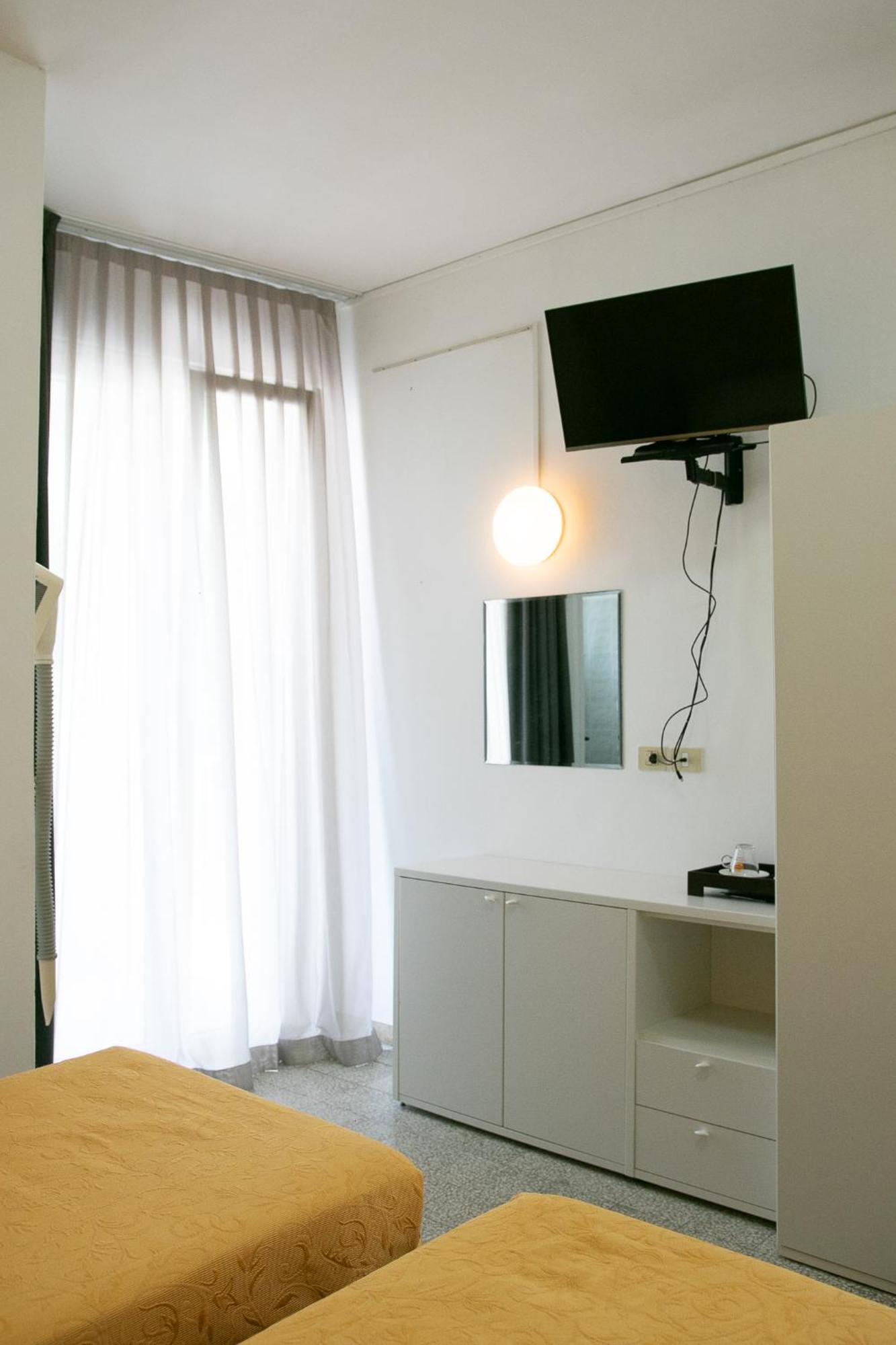 Doppel- oder Zweibettzimmer