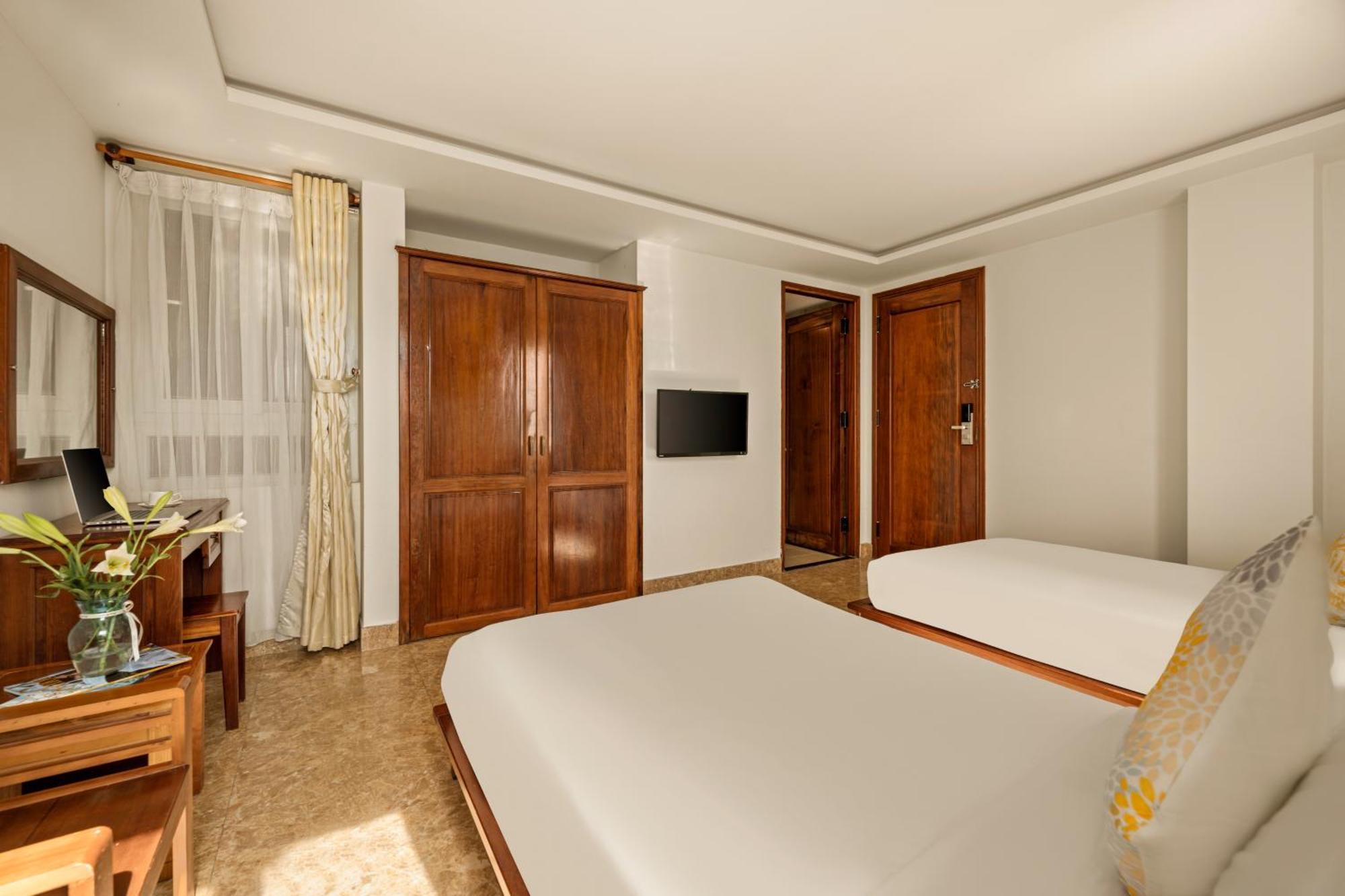 Superior Twin Room with City View