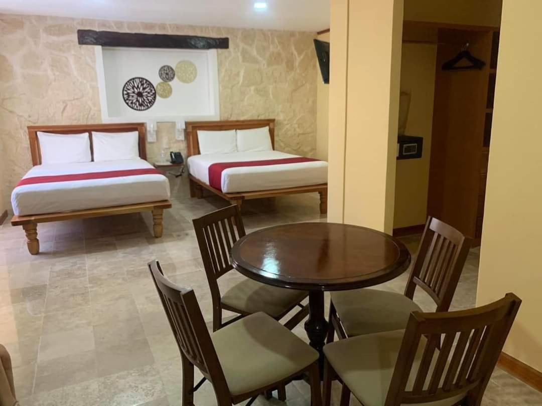 Estudio con balcón