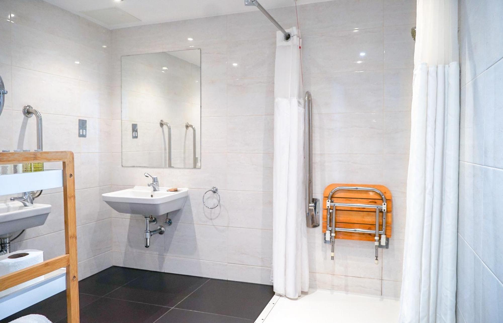 King Room Mobility Access