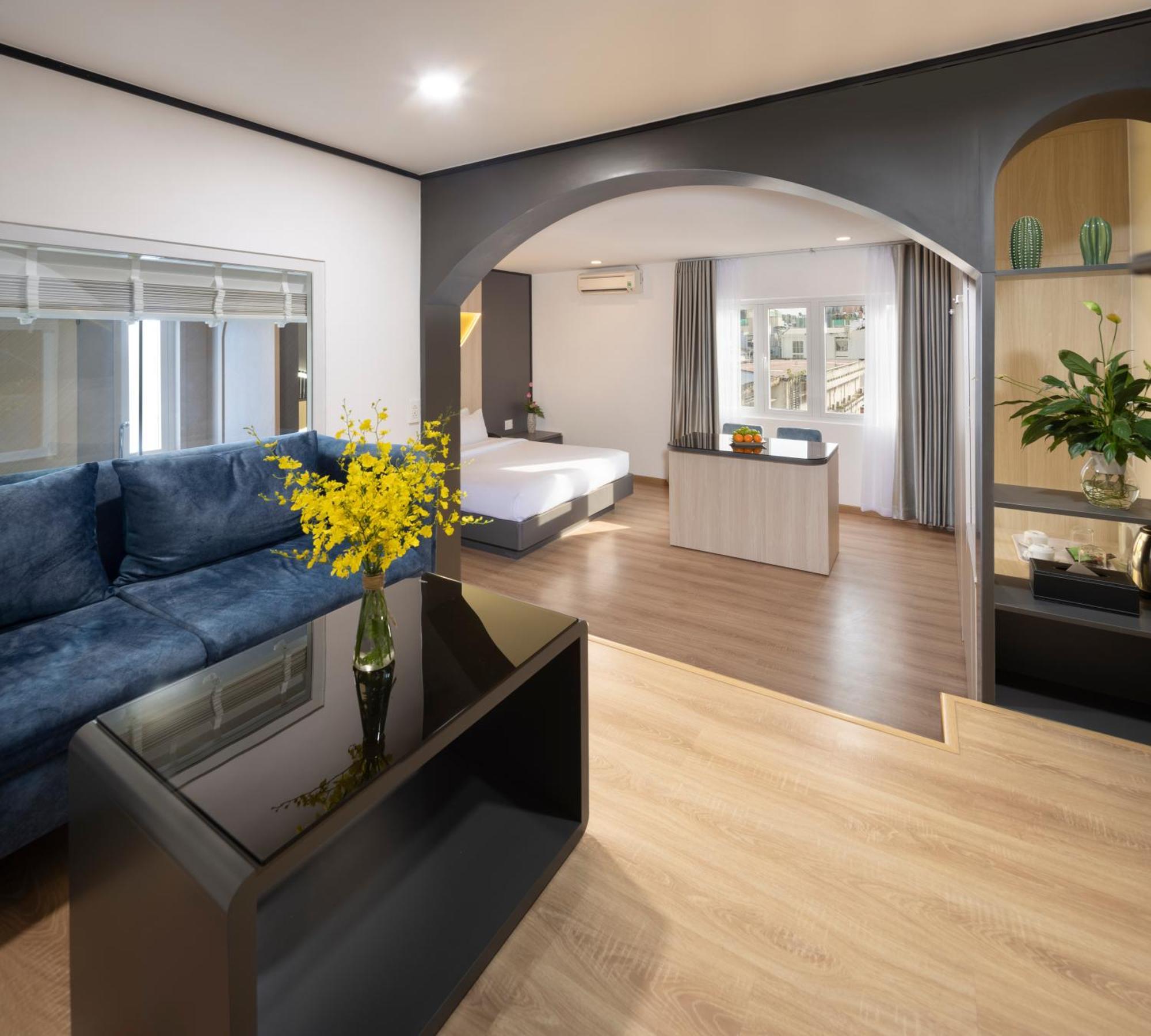 Suite with City View,1544361445:JPEG