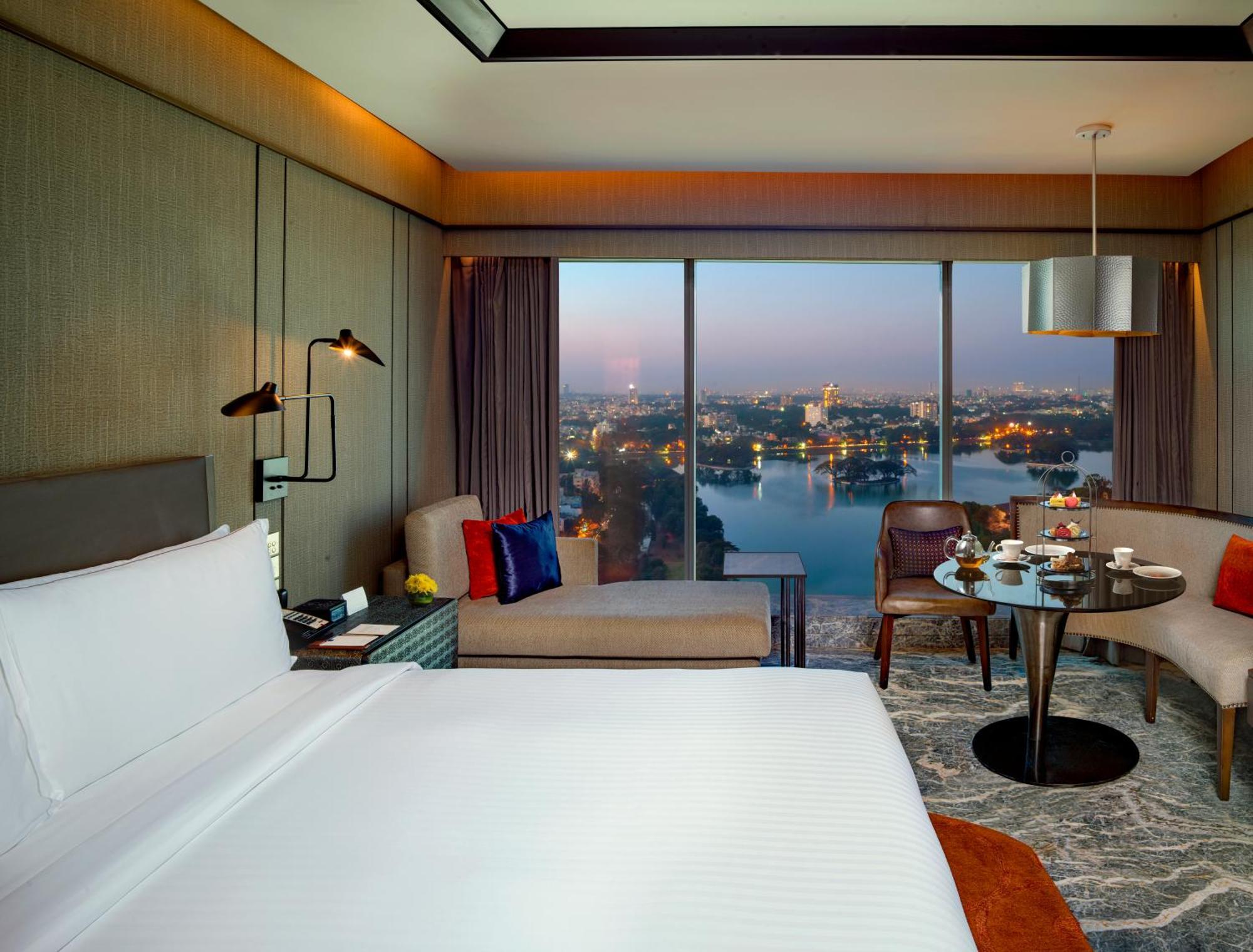 Deluxe King Lake View Room