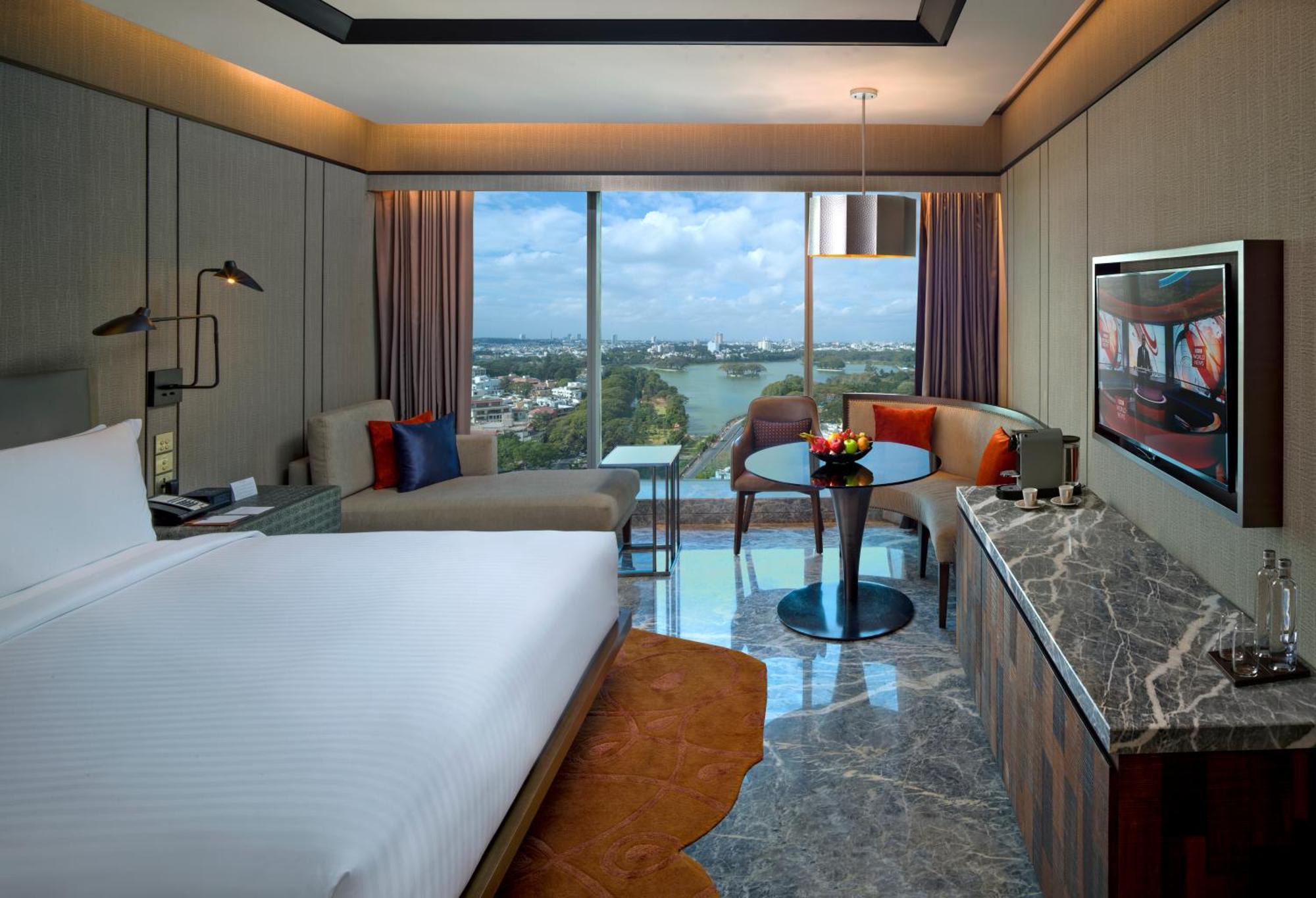 Premium King High floor Lake View with Bathtub