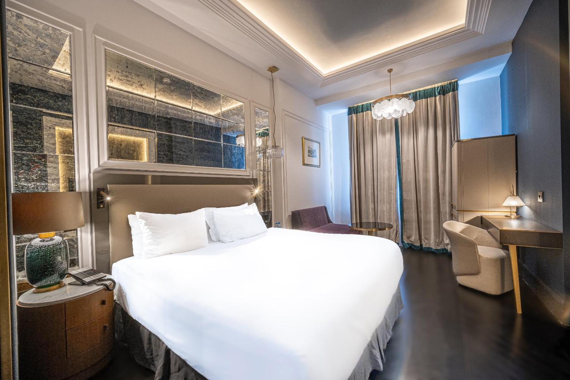 Deluxe Suite, 1 King Bed - View to Sveta Nedelya Square,1526121079:JPEG