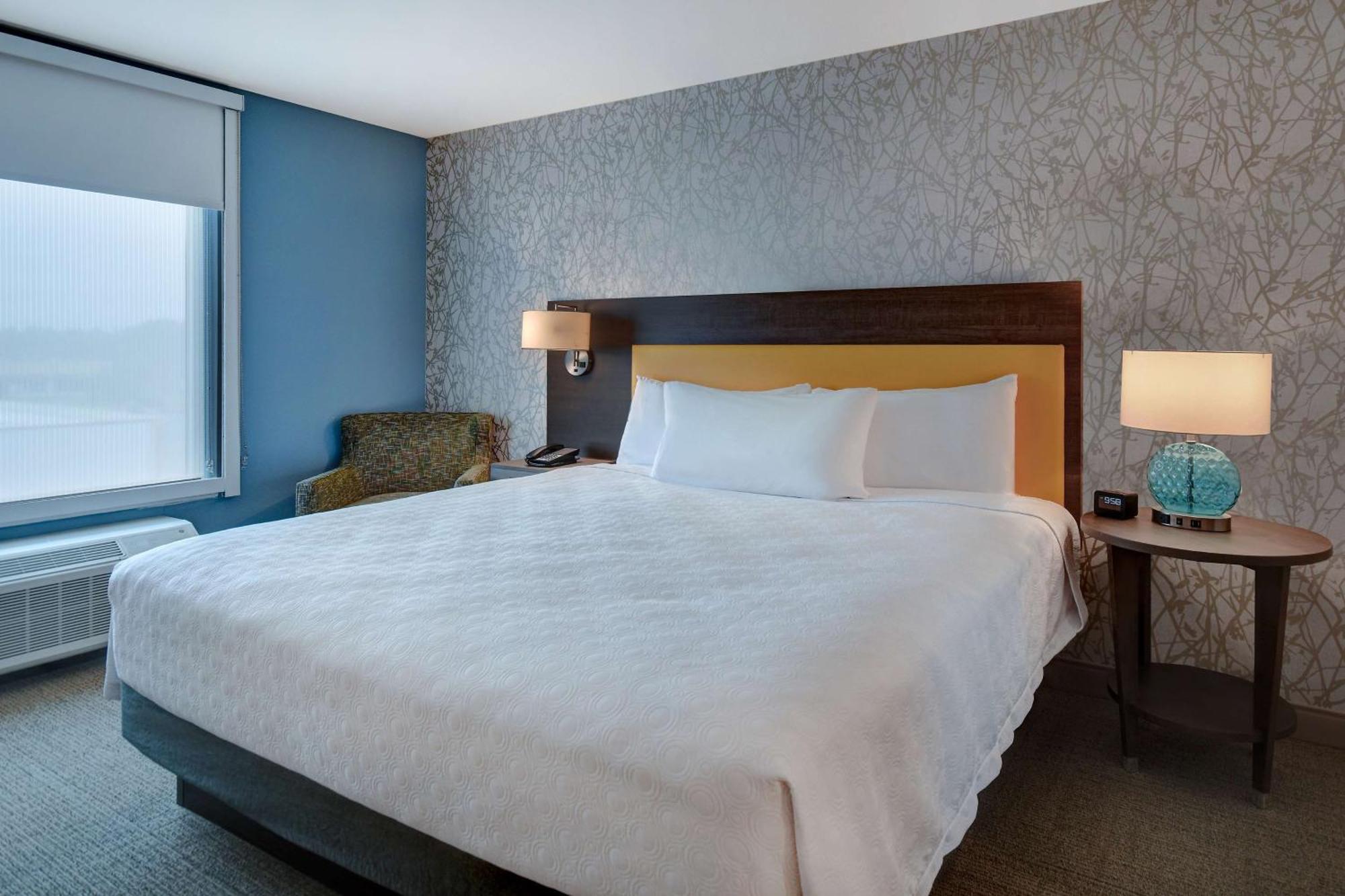 One-Bedroom King Suite - Non-Smoking