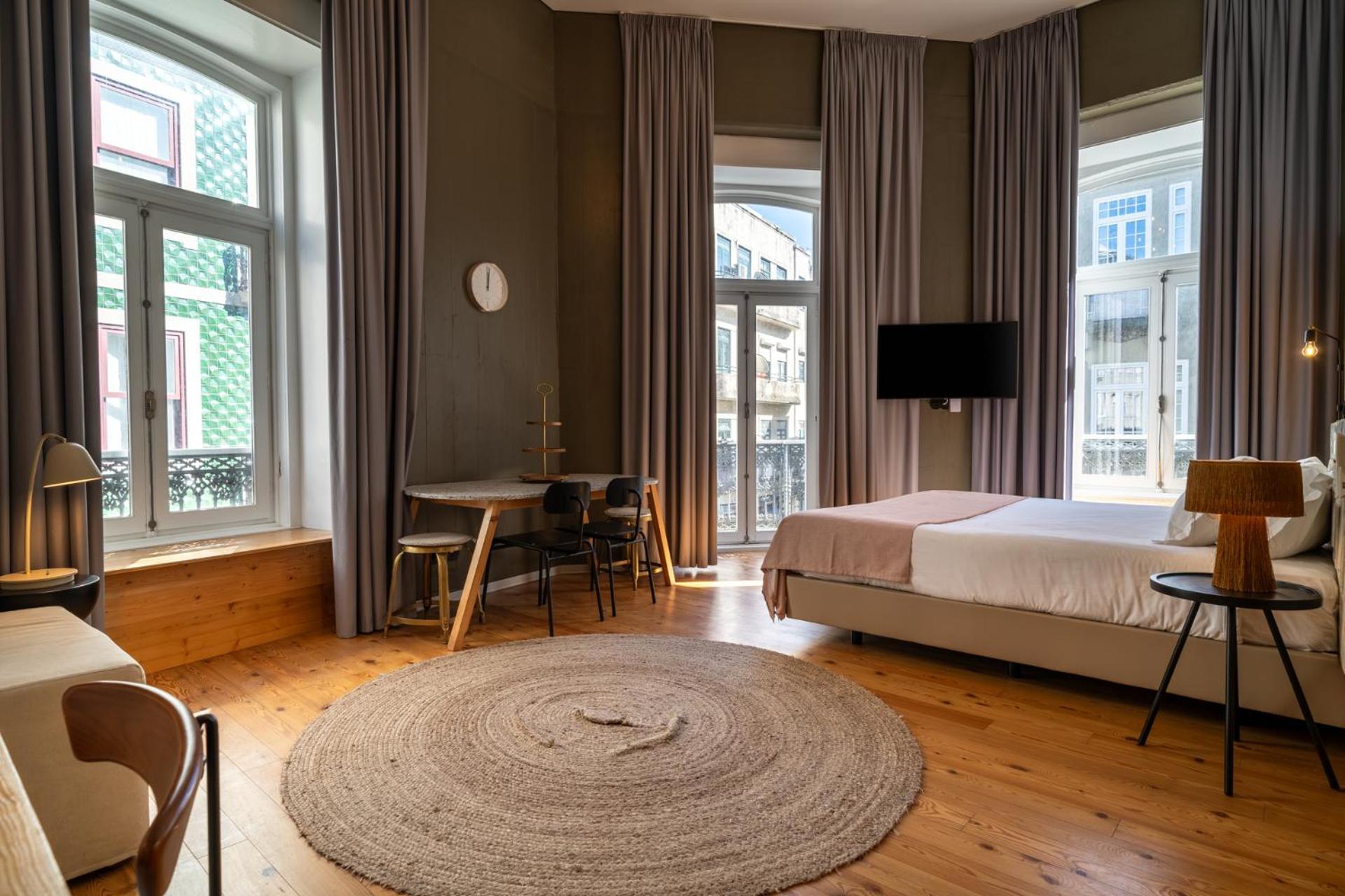 Queen Room,1565990083:JPEG