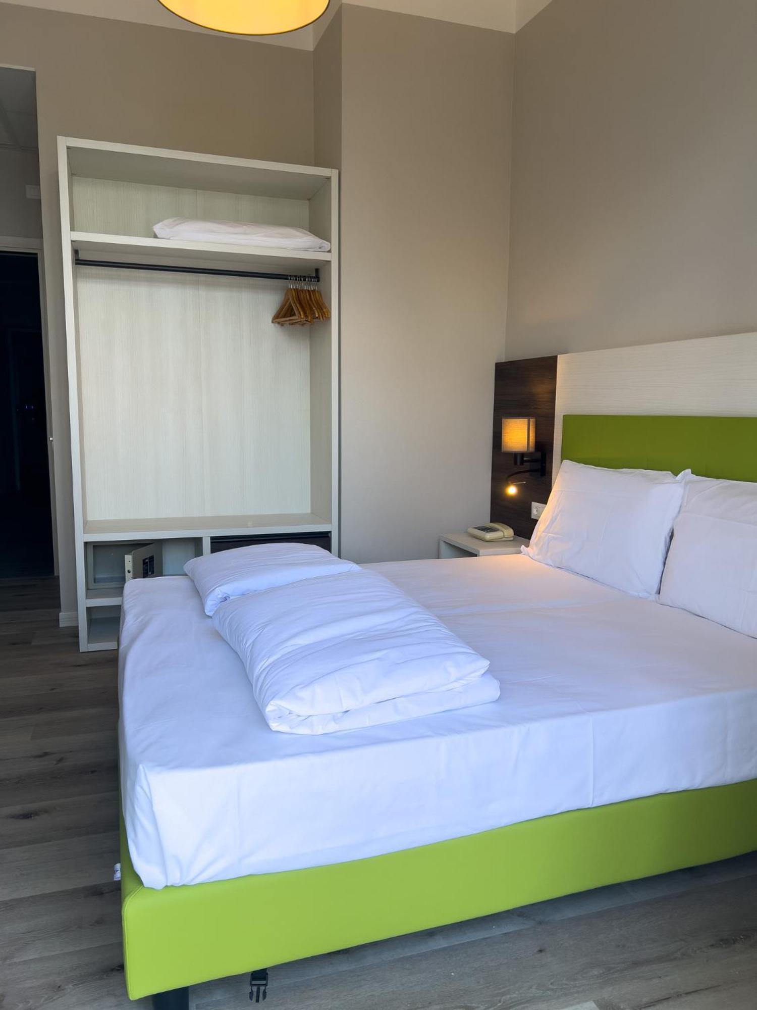Comfort Doppel- oder Zweibettzimmer mit Seeblick