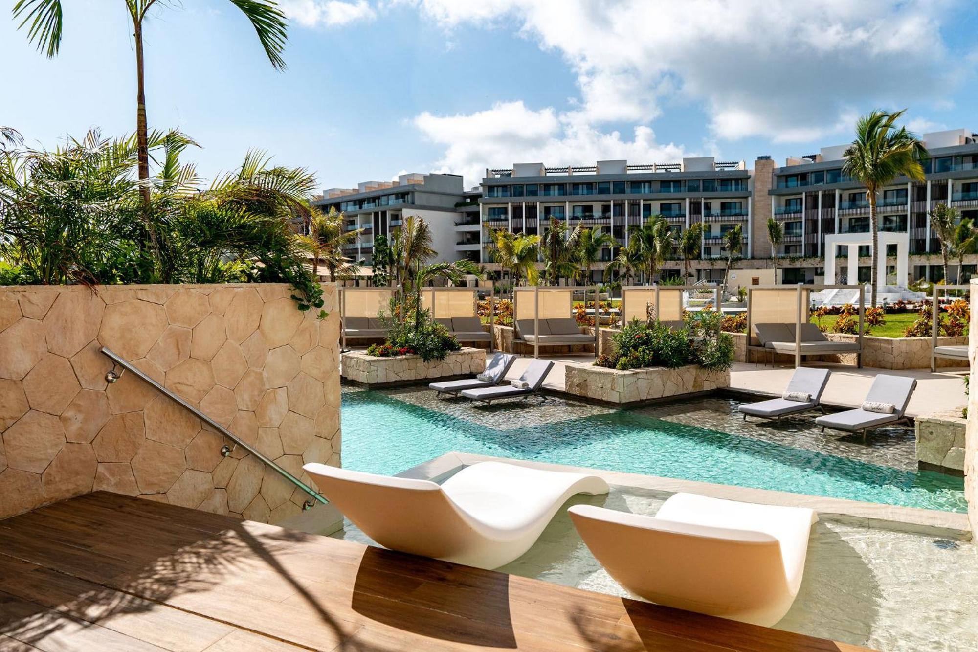 Suite Junior Majestic con acceso directo a la piscina y WiFi gratuita