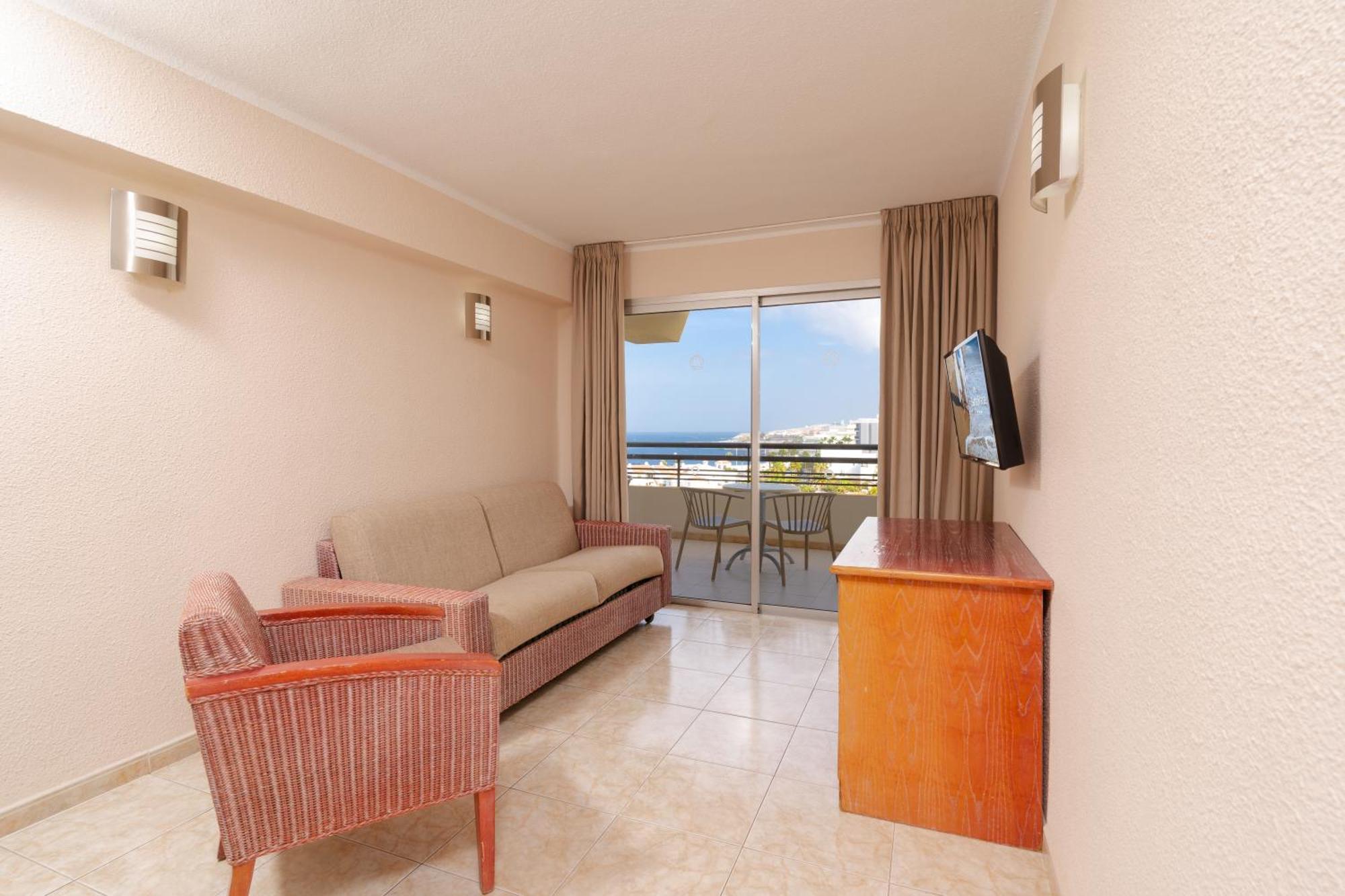 One-Bedroom Apartment Superior (2 Adults)