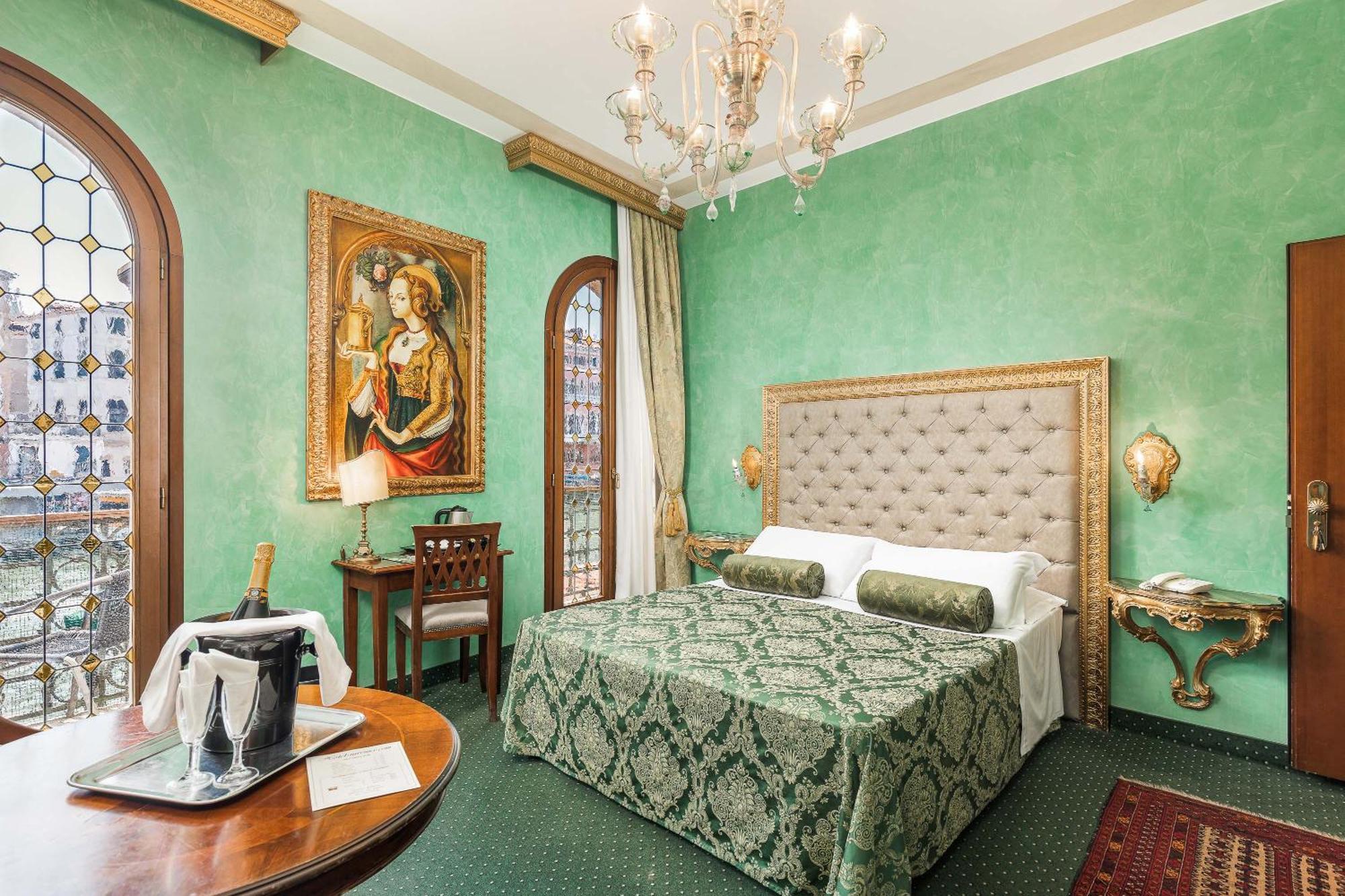 Chambre De Luxe Double ou Lits Jumeaux avec Vue sur le Canal