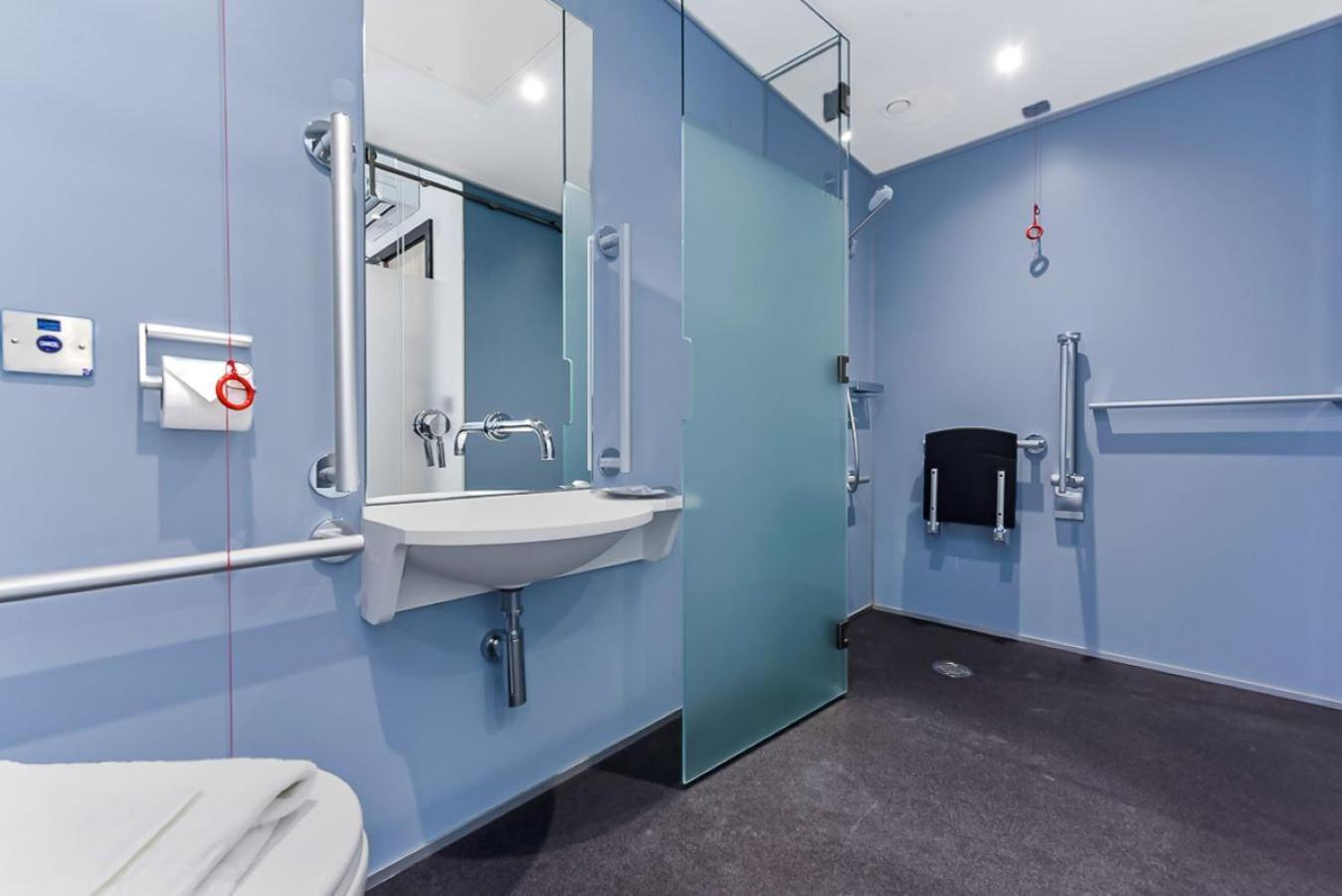 Chambre Lit Queen-size - Accessible aux Personnes à Mobilité Réduite