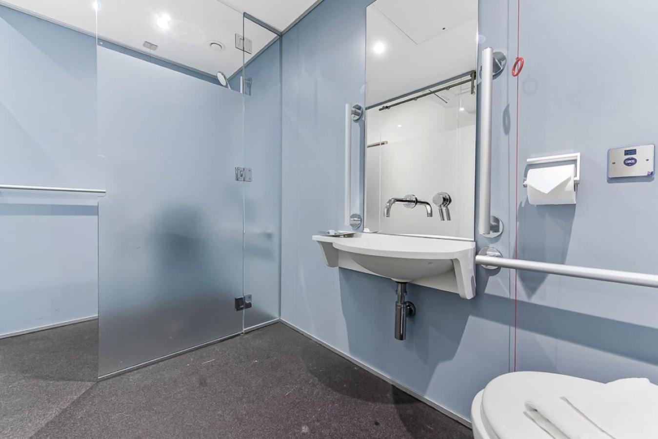 Chambre Double - Accessible aux Personnes à Mobilité Réduite (Sans Fenêtre)