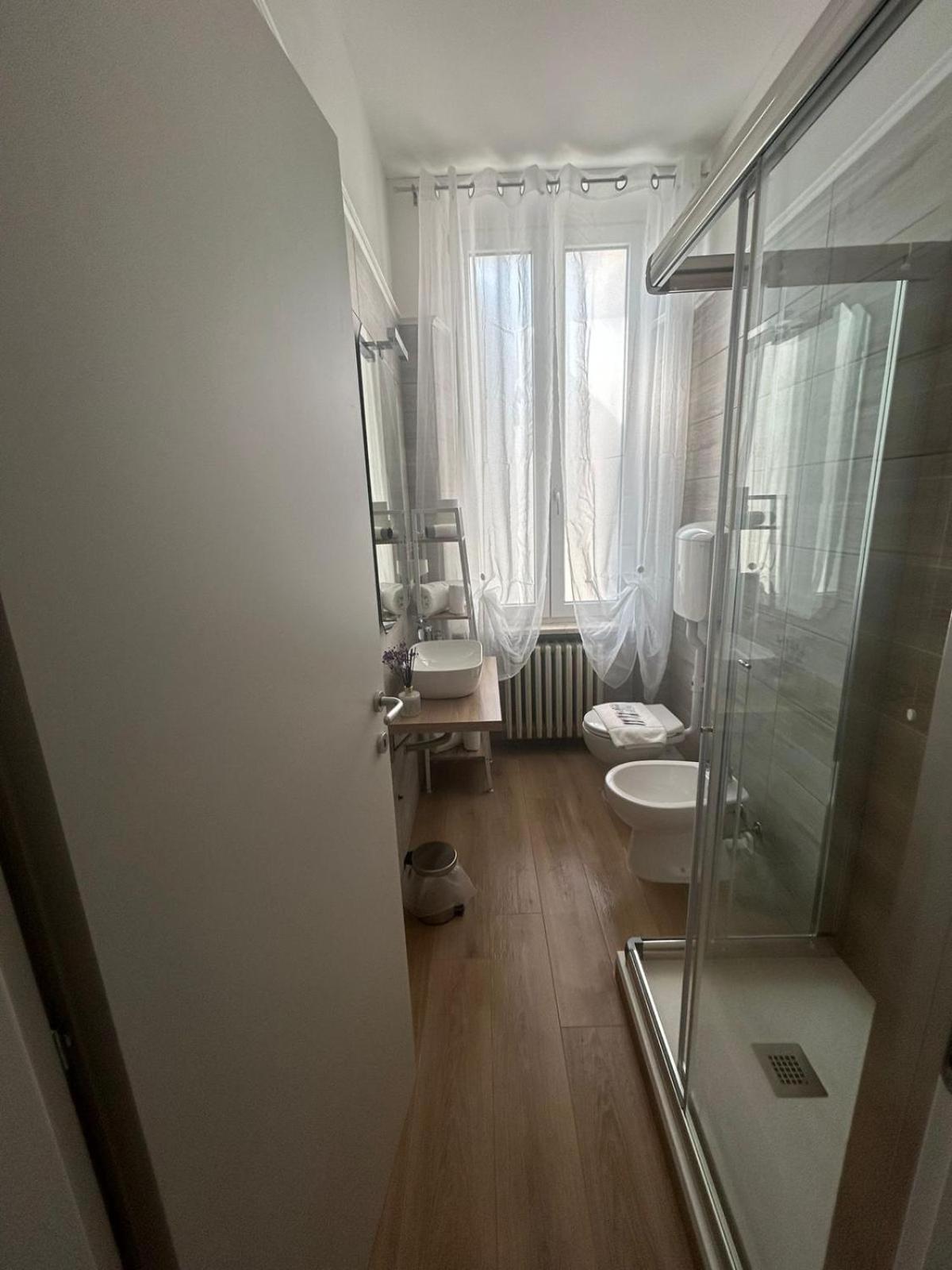 Quarto Triplo com Banheiro Privativo