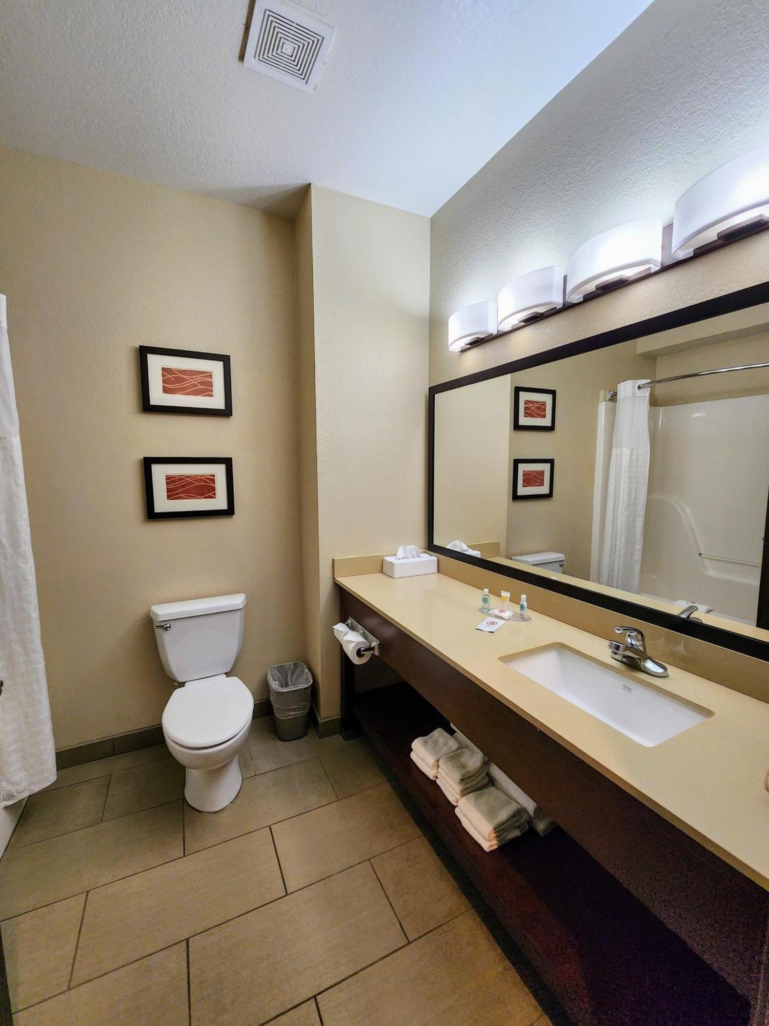 Queen Room with Two Queen Beds - Pet Friendly/Non-Smoking
