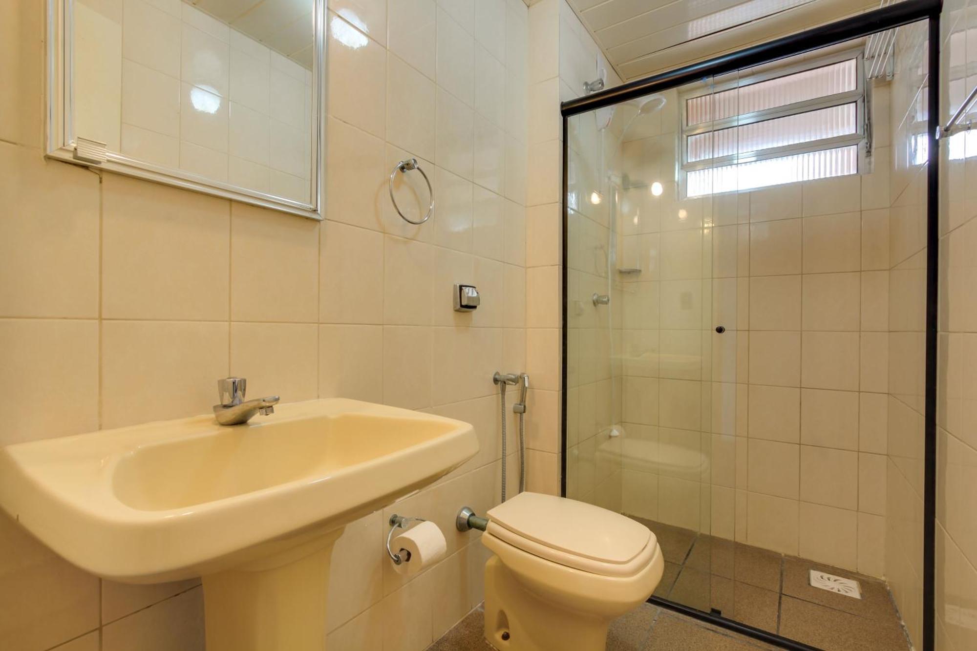 Apartamento de 1 Quarto com Varanda