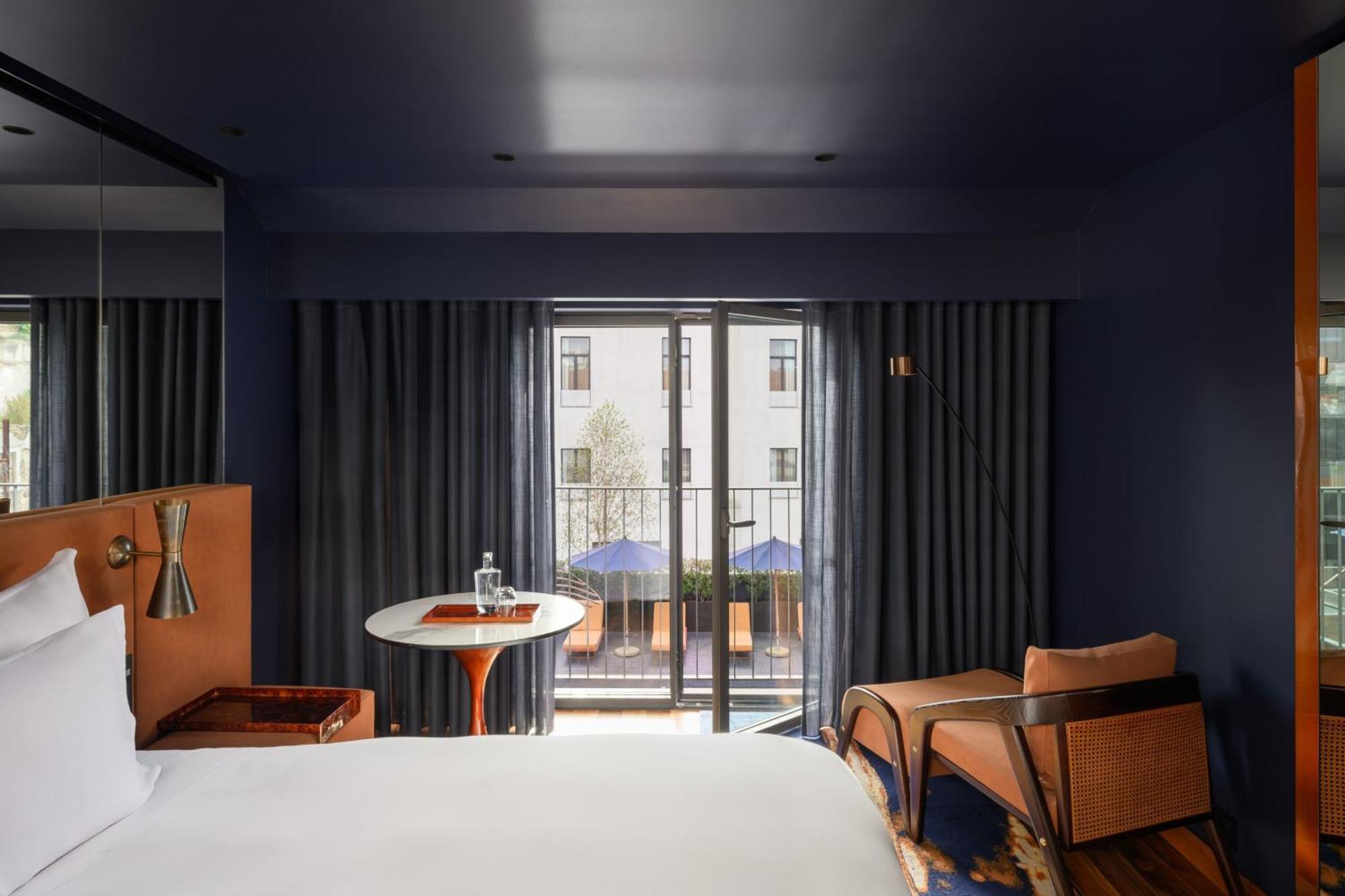 Quarto King Superior com Vista Piscina