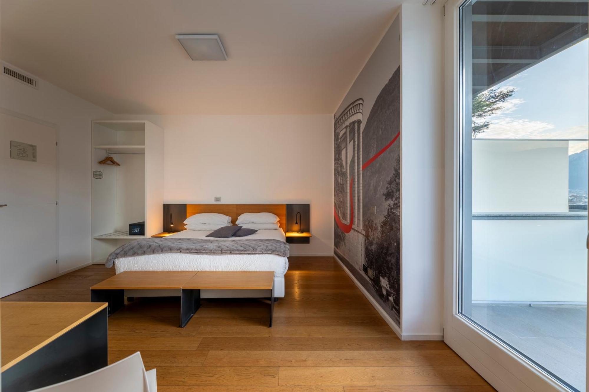 Quarto Deluxe com Cama de Casal ou 2 de Solteiro e Varanda