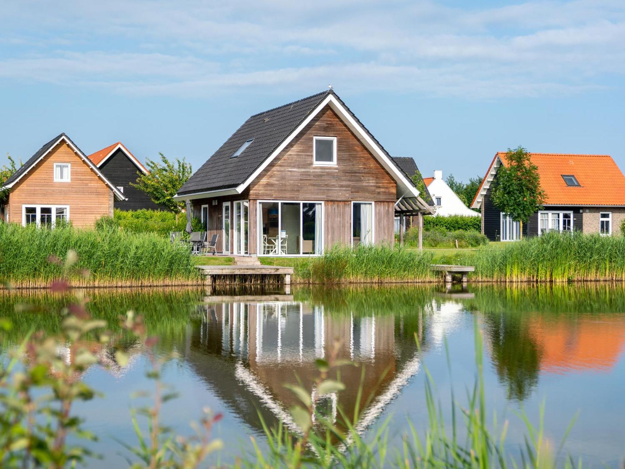 Three-Bedroom House,1639522095:JPEG