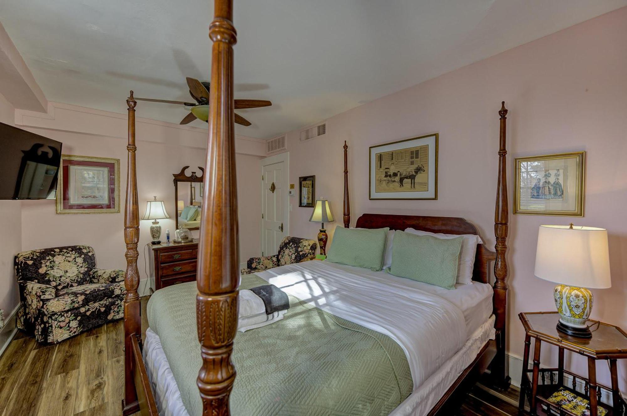 Standard Queen Room