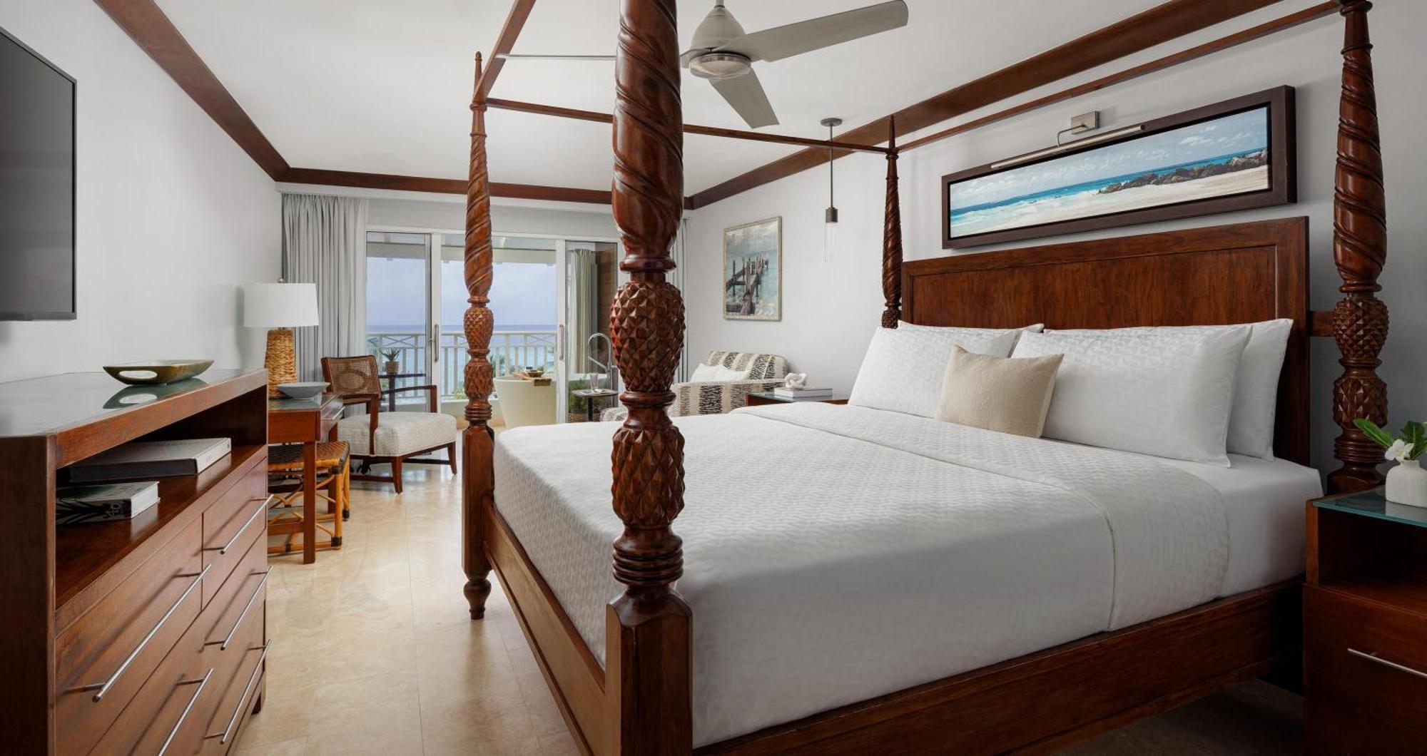 Beachfront Club Level Suite with Balcony Tranquility Soaking Tub